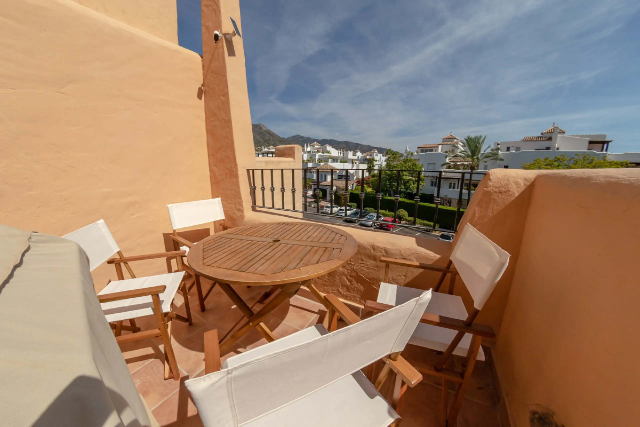 Situated in the prestigious Oasis de Nagüeles urbanization on Marbella's sought-after Golden Mile, this spacious 5-level townhouse offers a unique opportunity to create your ideal home in one of the best areas of the Costa del Sol.