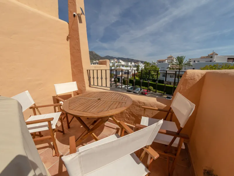 Situated in the prestigious Oasis de Nagüeles urbanization on Marbella's sought-after Golden Mile, this spacious 5-level townhouse offers a unique opportunity to create your ideal home in one of the best areas of the Costa del Sol.