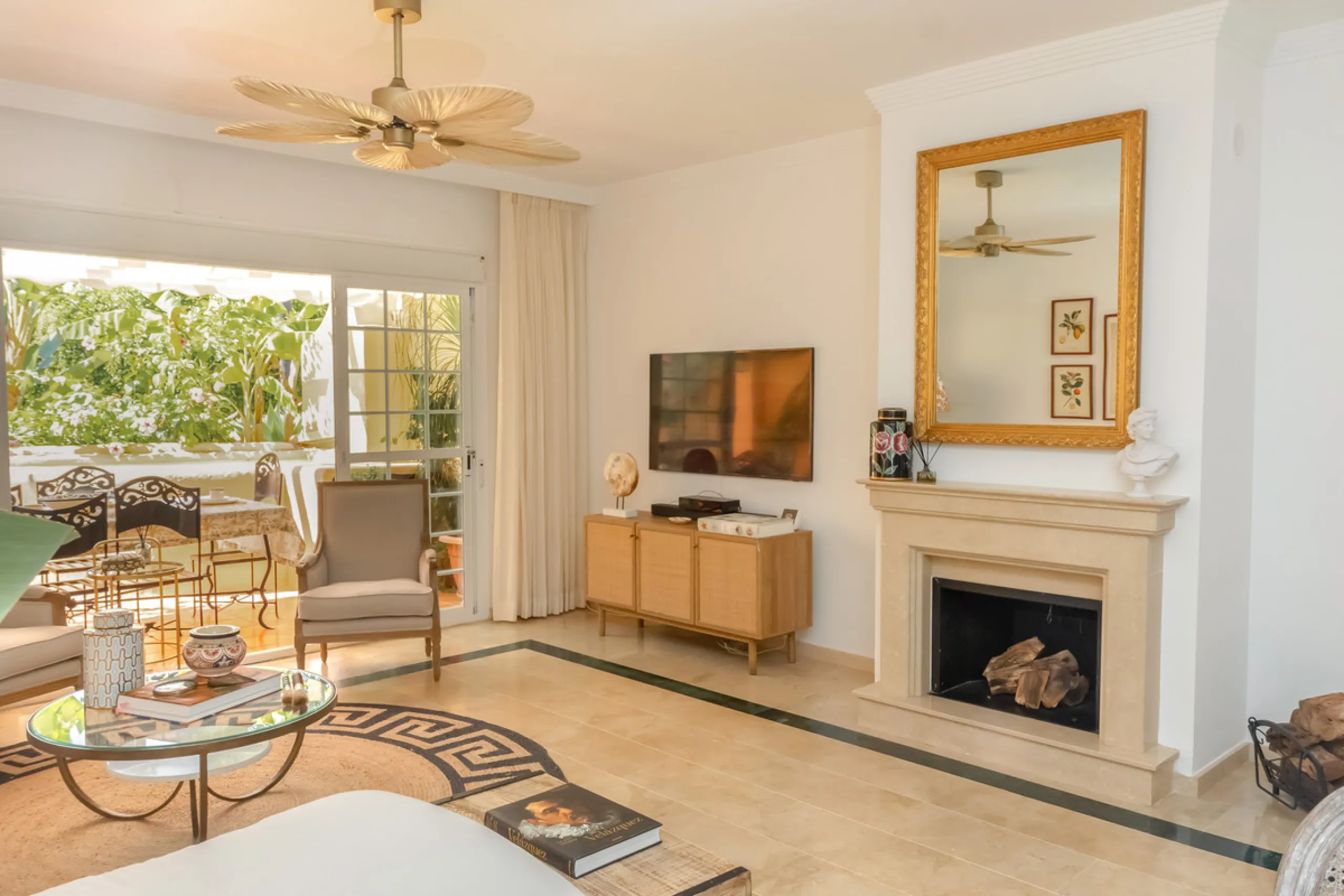 Situated in the prestigious Oasis de Nagüeles urbanization on Marbella's sought-after Golden Mile, this spacious 5-level townhouse offers a unique opportunity to create your ideal home in one of the best areas of the Costa del Sol.