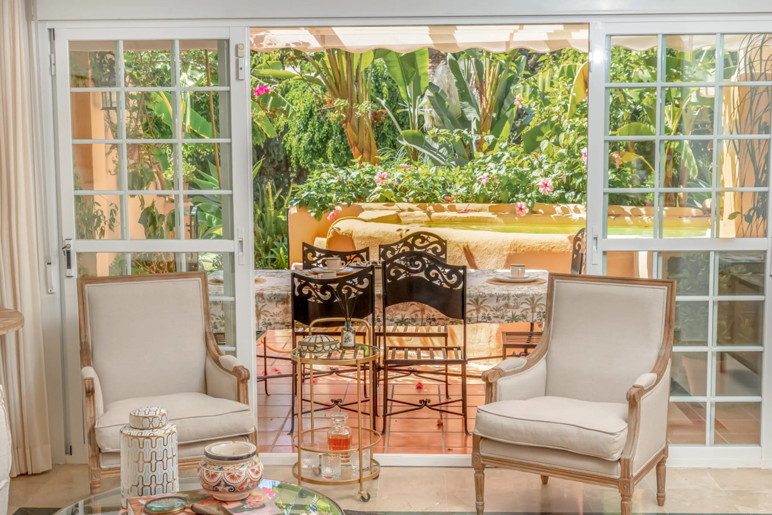 Situated in the prestigious Oasis de Nagüeles urbanization on Marbella's sought-after Golden Mile, this spacious 5-level townhouse offers a unique opportunity to create your ideal home in one of the best areas of the Costa del Sol.