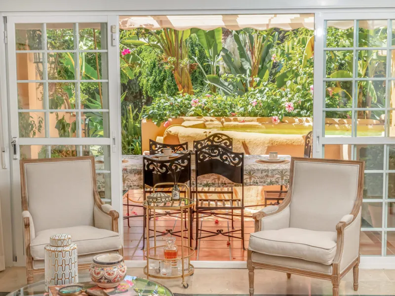 Situated in the prestigious Oasis de Nagüeles urbanization on Marbella's sought-after Golden Mile, this spacious 5-level townhouse offers a unique opportunity to create your ideal home in one of the best areas of the Costa del Sol.