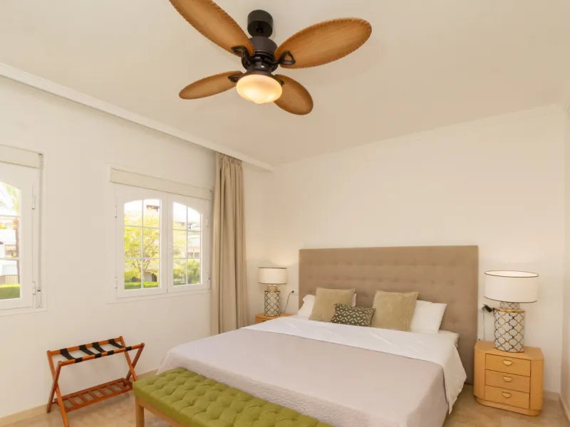 Situated in the prestigious Oasis de Nagüeles urbanization on Marbella's sought-after Golden Mile, this spacious 5-level townhouse offers a unique opportunity to create your ideal home in one of the best areas of the Costa del Sol.
