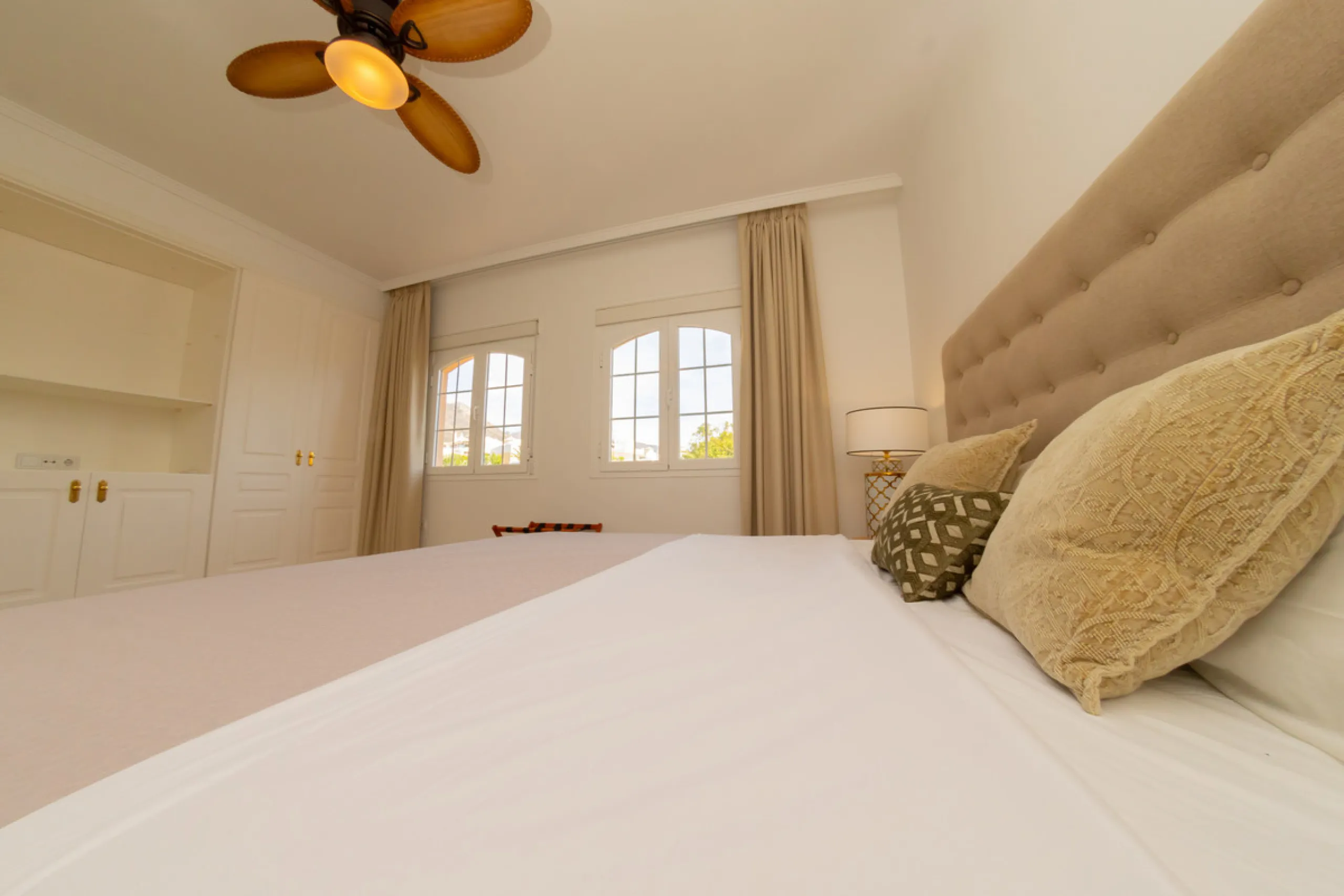 Situated in the prestigious Oasis de Nagüeles urbanization on Marbella's sought-after Golden Mile, this spacious 5-level townhouse offers a unique opportunity to create your ideal home in one of the best areas of the Costa del Sol.