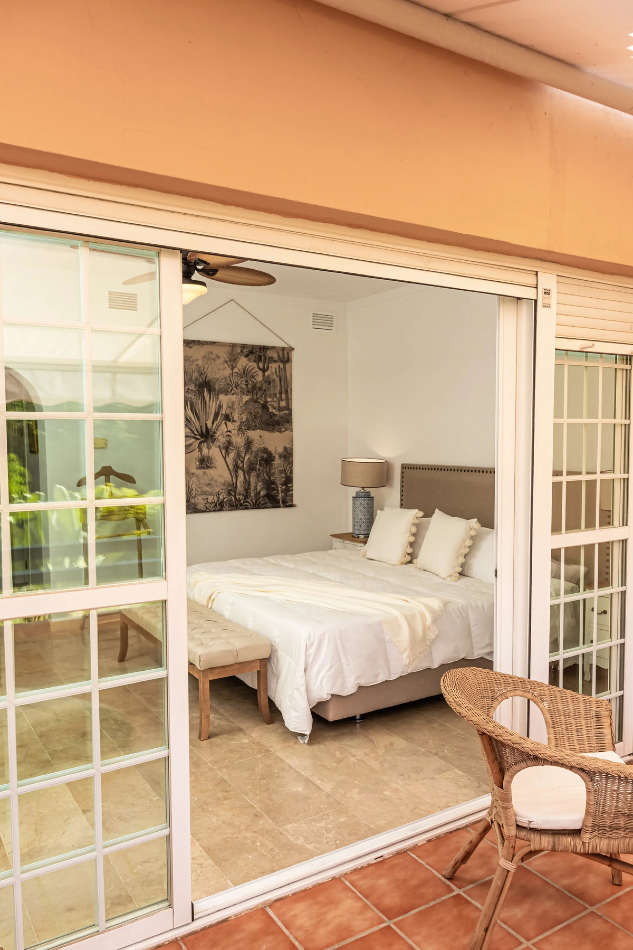 Situated in the prestigious Oasis de Nagüeles urbanization on Marbella's sought-after Golden Mile, this spacious 5-level townhouse offers a unique opportunity to create your ideal home in one of the best areas of the Costa del Sol.