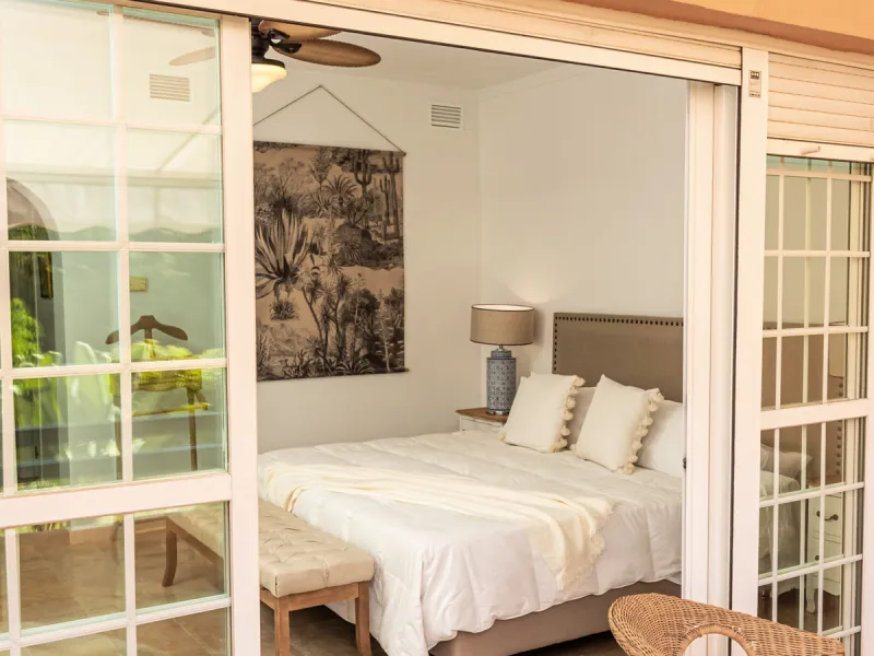 Situated in the prestigious Oasis de Nagüeles urbanization on Marbella's sought-after Golden Mile, this spacious 5-level townhouse offers a unique opportunity to create your ideal home in one of the best areas of the Costa del Sol.