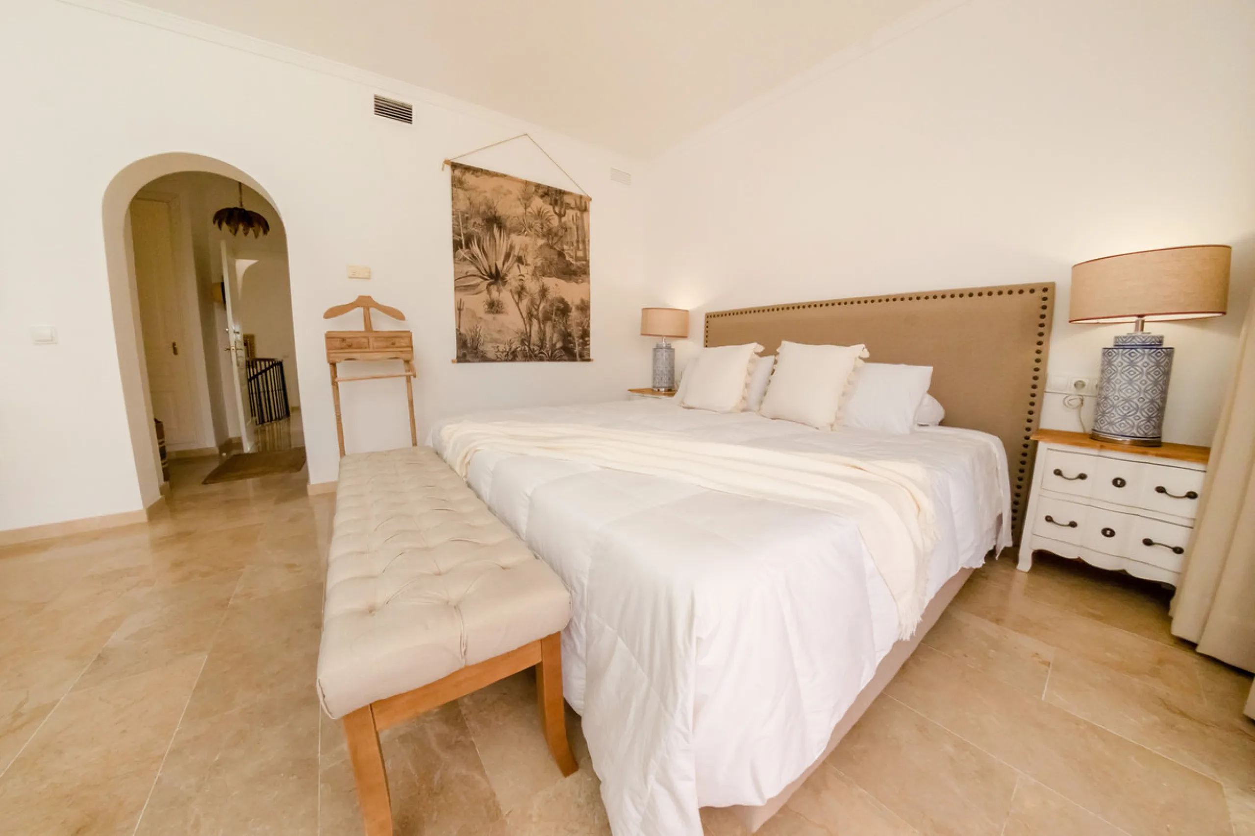 Situated in the prestigious Oasis de Nagüeles urbanization on Marbella's sought-after Golden Mile, this spacious 5-level townhouse offers a unique opportunity to create your ideal home in one of the best areas of the Costa del Sol.
