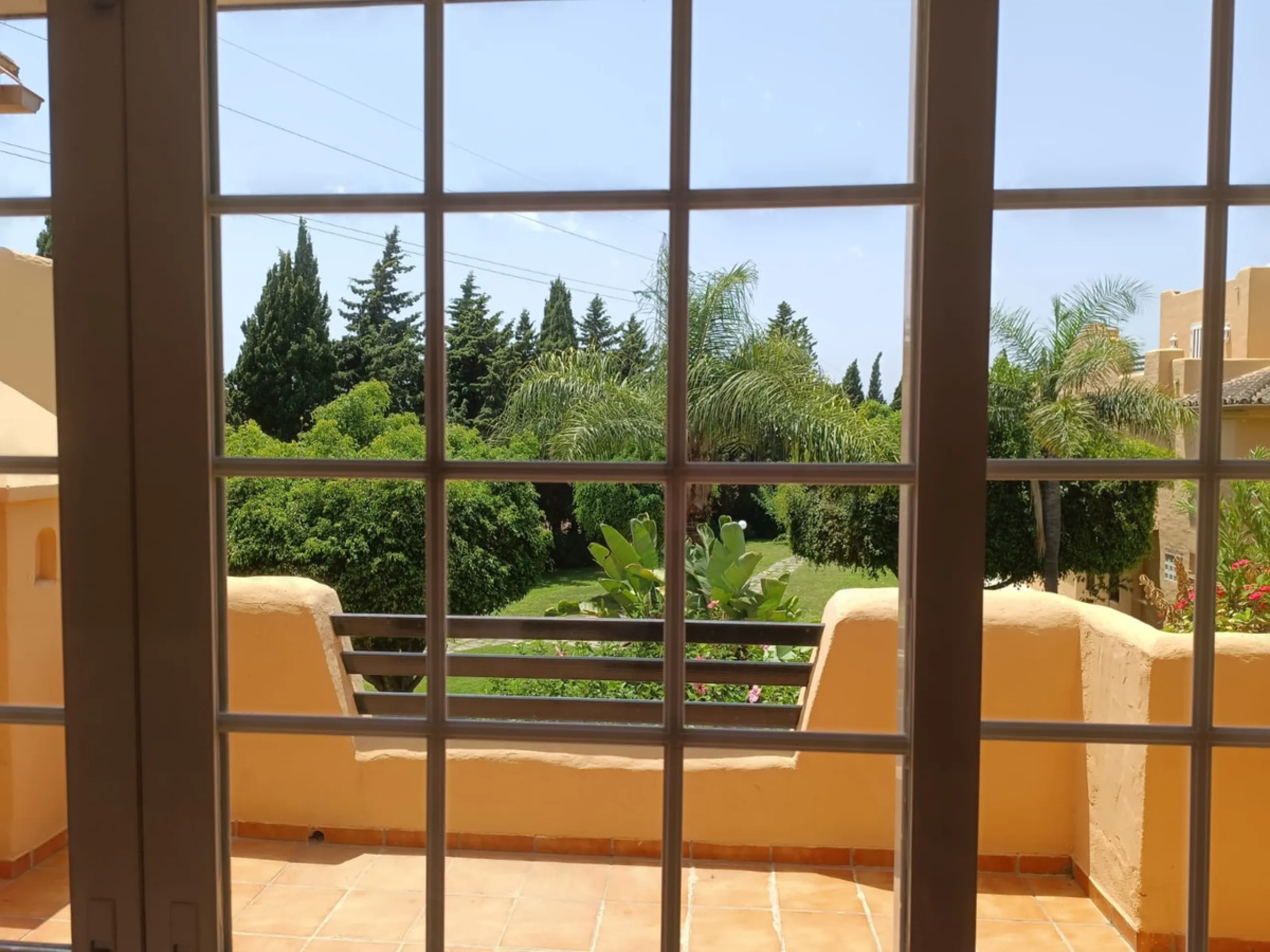Situated in the prestigious Oasis de Nagüeles urbanization on Marbella's sought-after Golden Mile, this spacious 5-level townhouse offers a unique opportunity to create your ideal home in one of the best areas of the Costa del Sol.