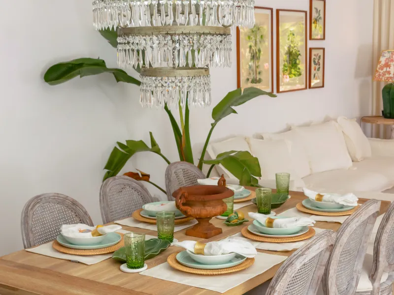 Situated in the prestigious Oasis de Nagüeles urbanization on Marbella's sought-after Golden Mile, this spacious 5-level townhouse offers a unique opportunity to create your ideal home in one of the best areas of the Costa del Sol.