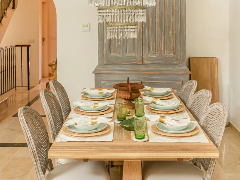 Situated in the prestigious Oasis de Nagüeles urbanization on Marbella's sought-after Golden Mile, this spacious 5-level townhouse offers a unique opportunity to create your ideal home in one of the best areas of the Costa del Sol.