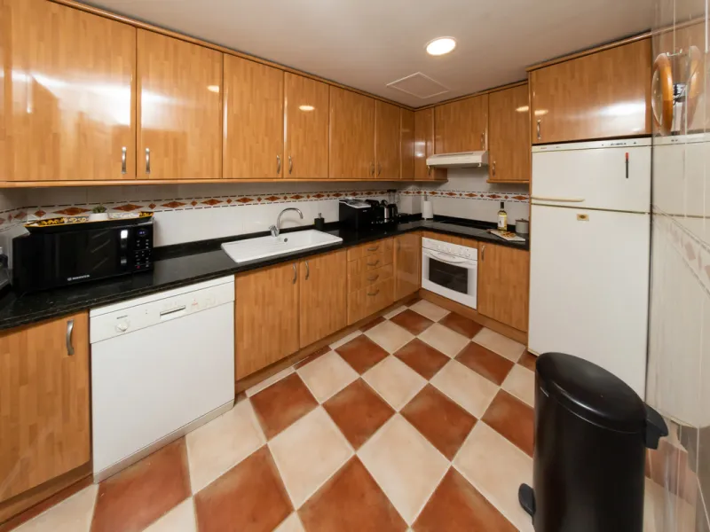 Situated in the prestigious Oasis de Nagüeles urbanization on Marbella's sought-after Golden Mile, this spacious 5-level townhouse offers a unique opportunity to create your ideal home in one of the best areas of the Costa del Sol.