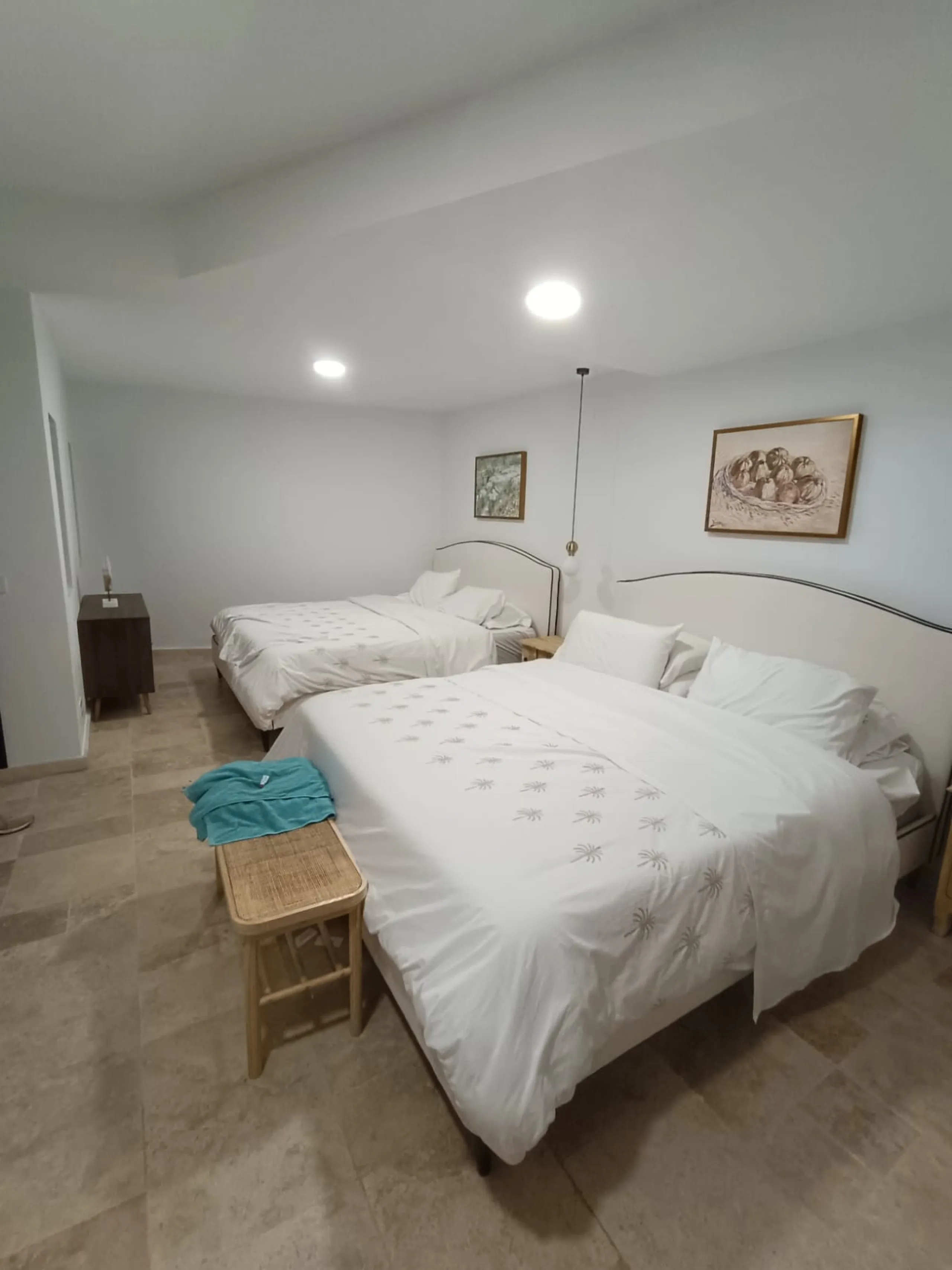 Situated in the prestigious Oasis de Nagüeles urbanization on Marbella's sought-after Golden Mile, this spacious 5-level townhouse offers a unique opportunity to create your ideal home in one of the best areas of the Costa del Sol.