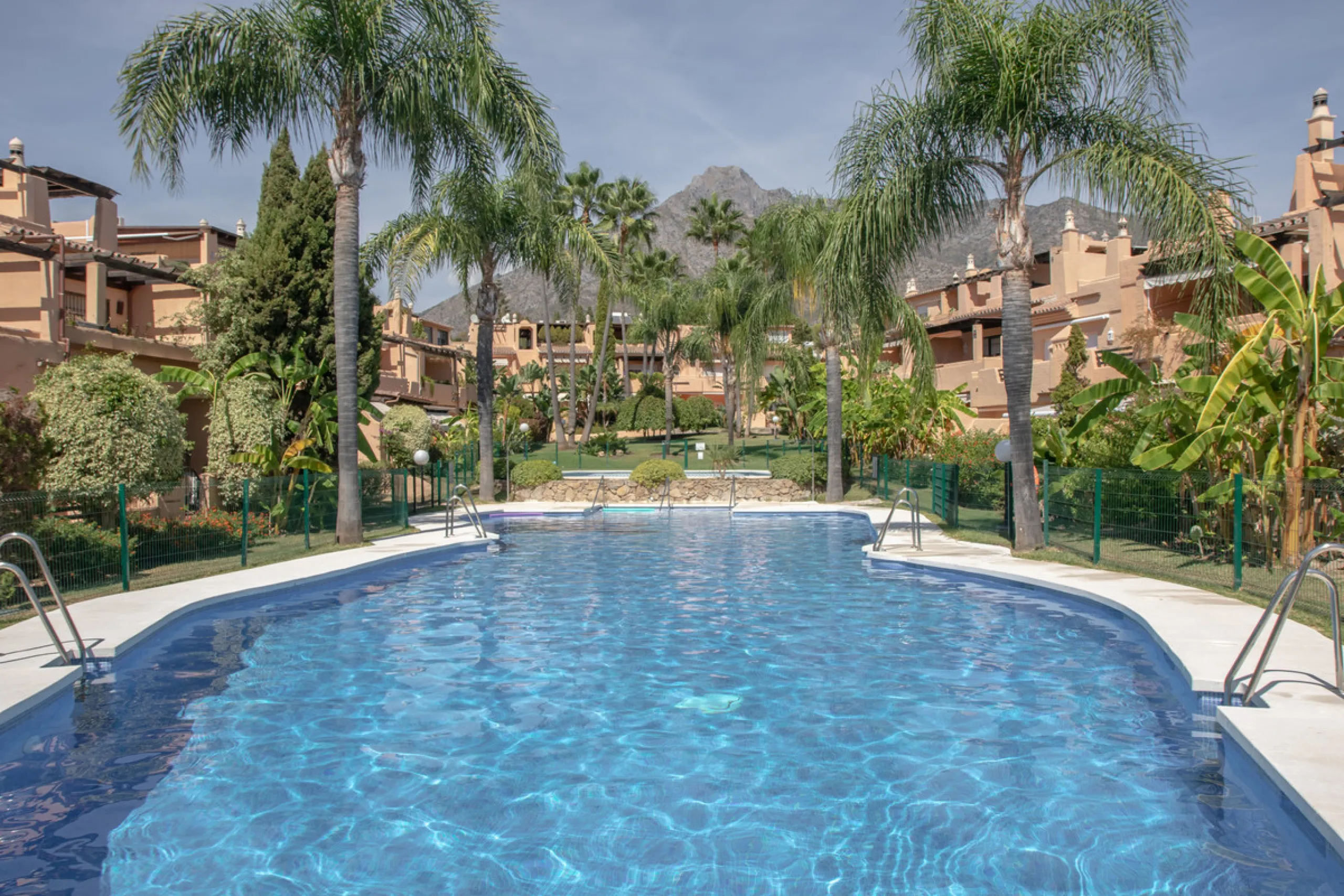 Situated in the prestigious Oasis de Nagüeles urbanization on Marbella's sought-after Golden Mile, this spacious 5-level townhouse offers a unique opportunity to create your ideal home in one of the best areas of the Costa del Sol.