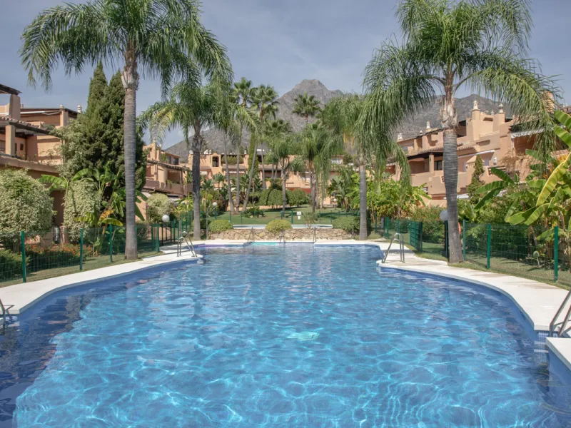 Situated in the prestigious Oasis de Nagüeles urbanization on Marbella's sought-after Golden Mile, this spacious 5-level townhouse offers a unique opportunity to create your ideal home in one of the best areas of the Costa del Sol.