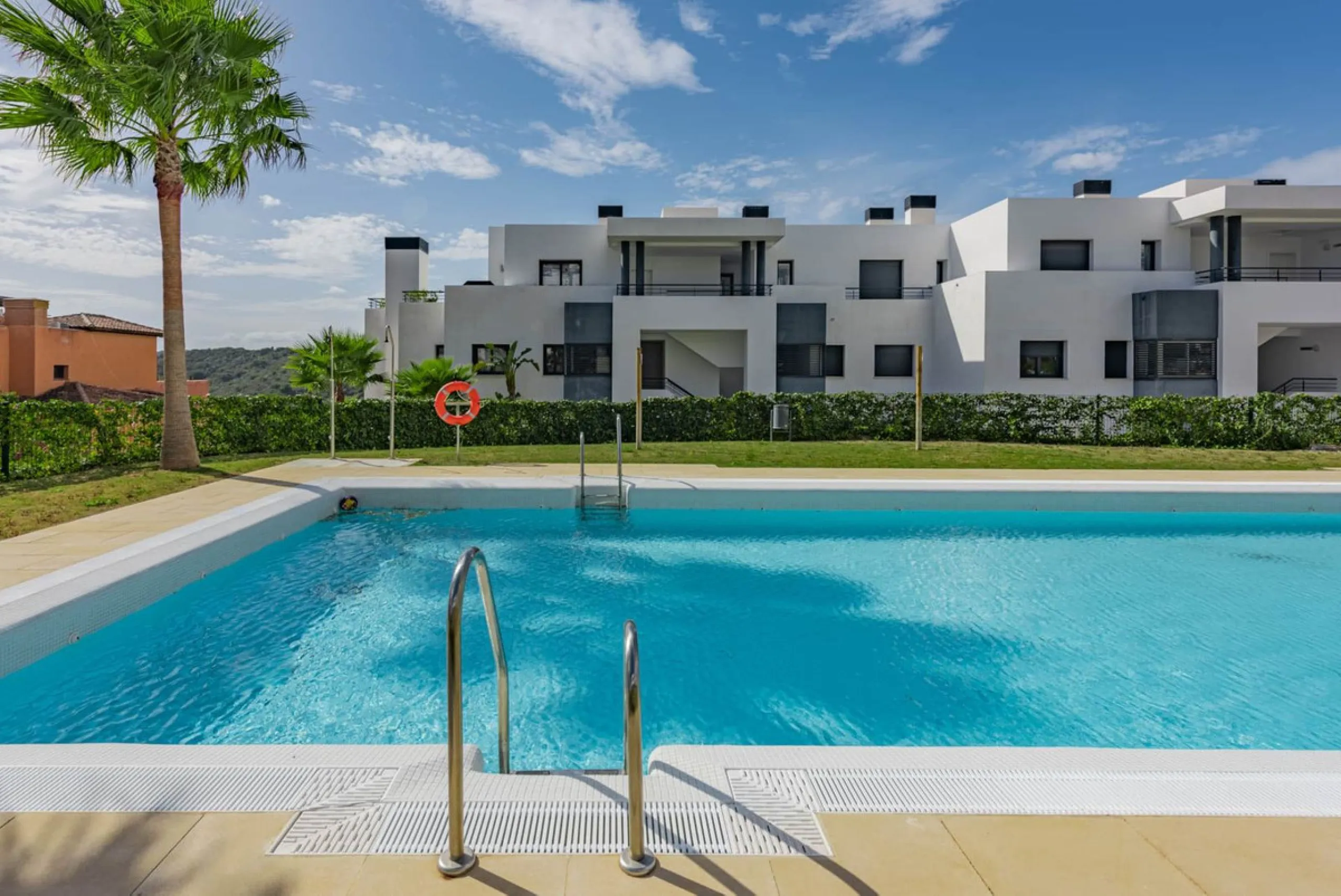 Modern Frontline Golf with Tourist License in place!