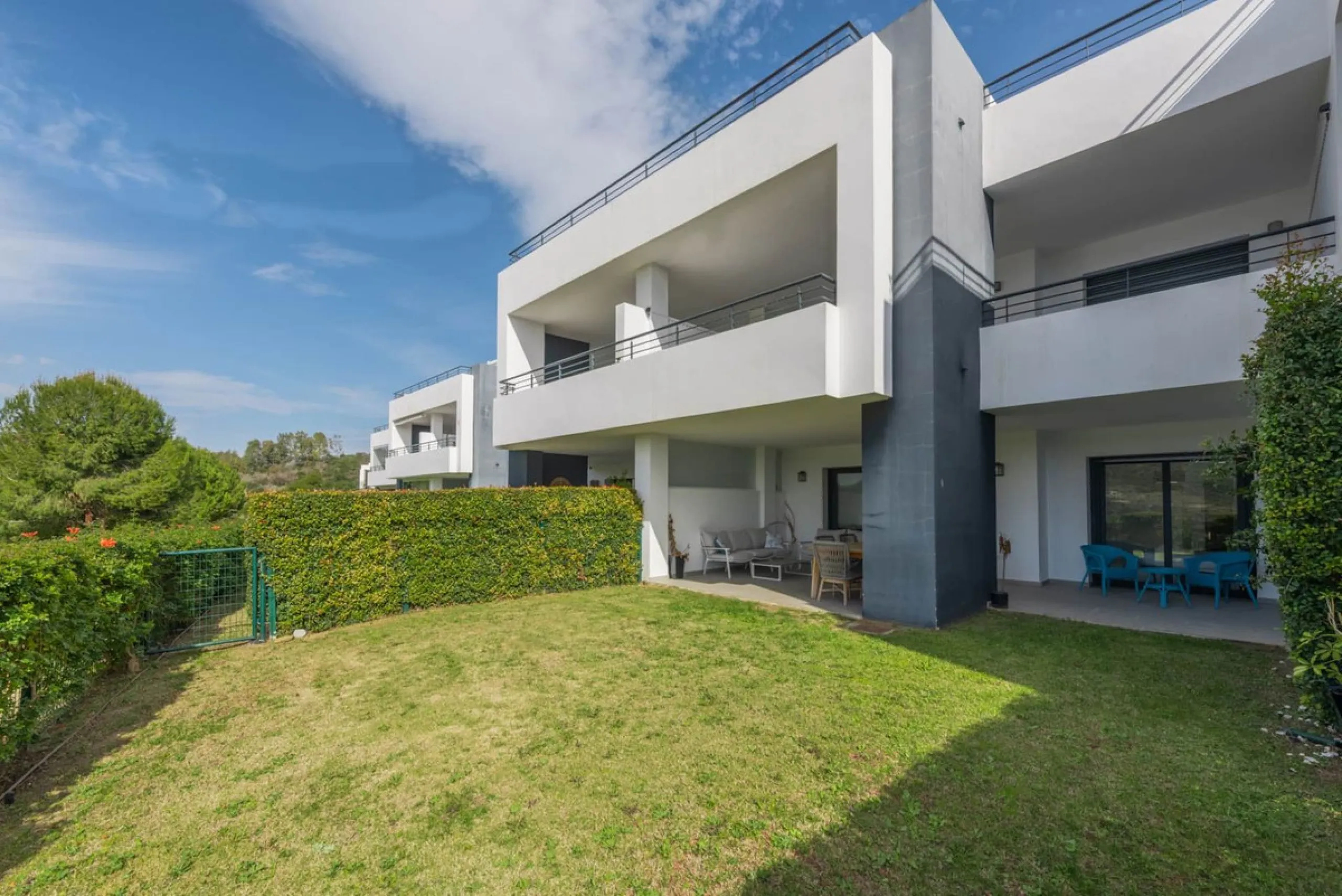 Modern Frontline Golf with Tourist License in place!