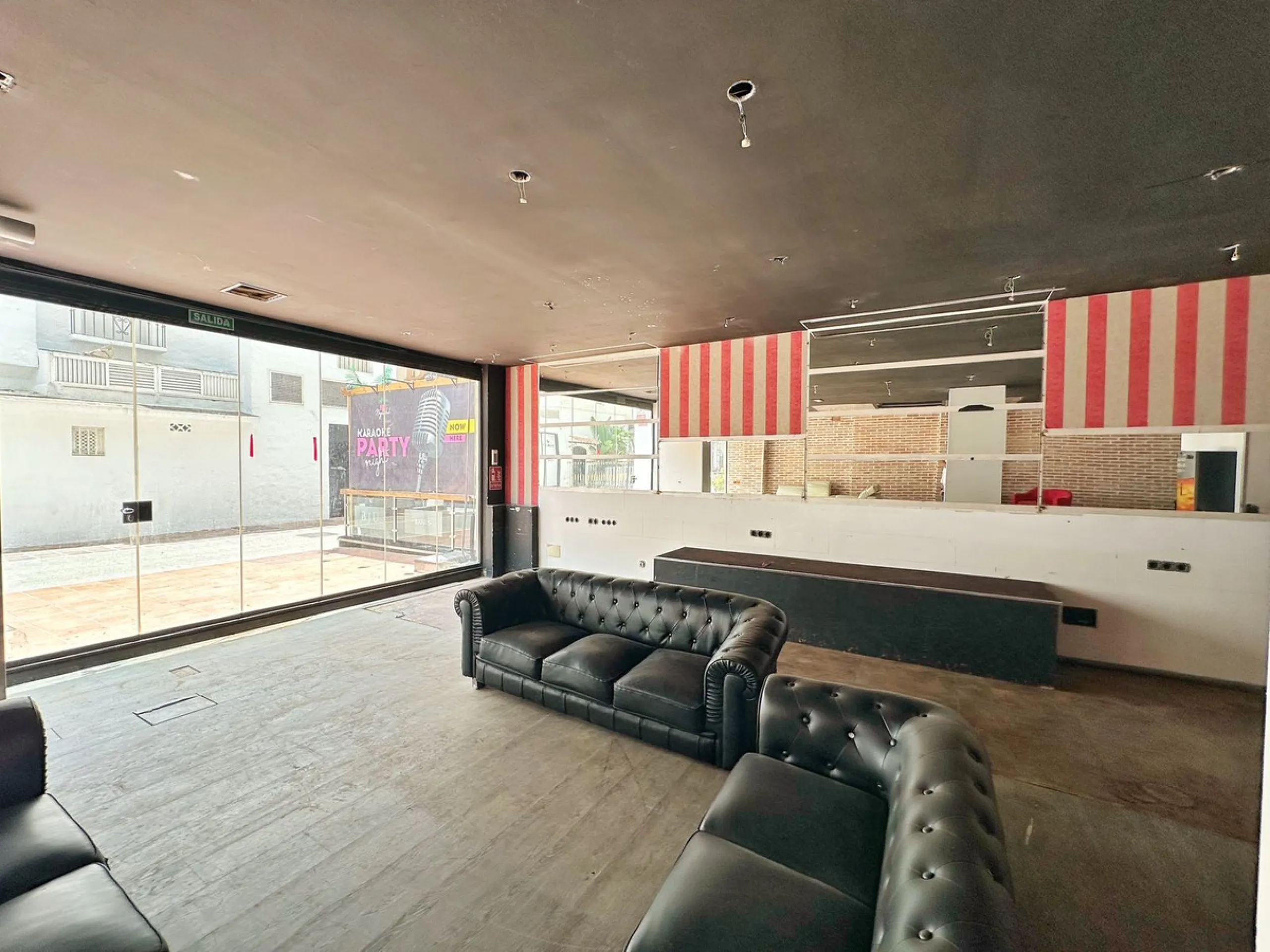 Luxury Commercial Premises for Sale in Puerto Banús, Just 100 Metres from the Sea