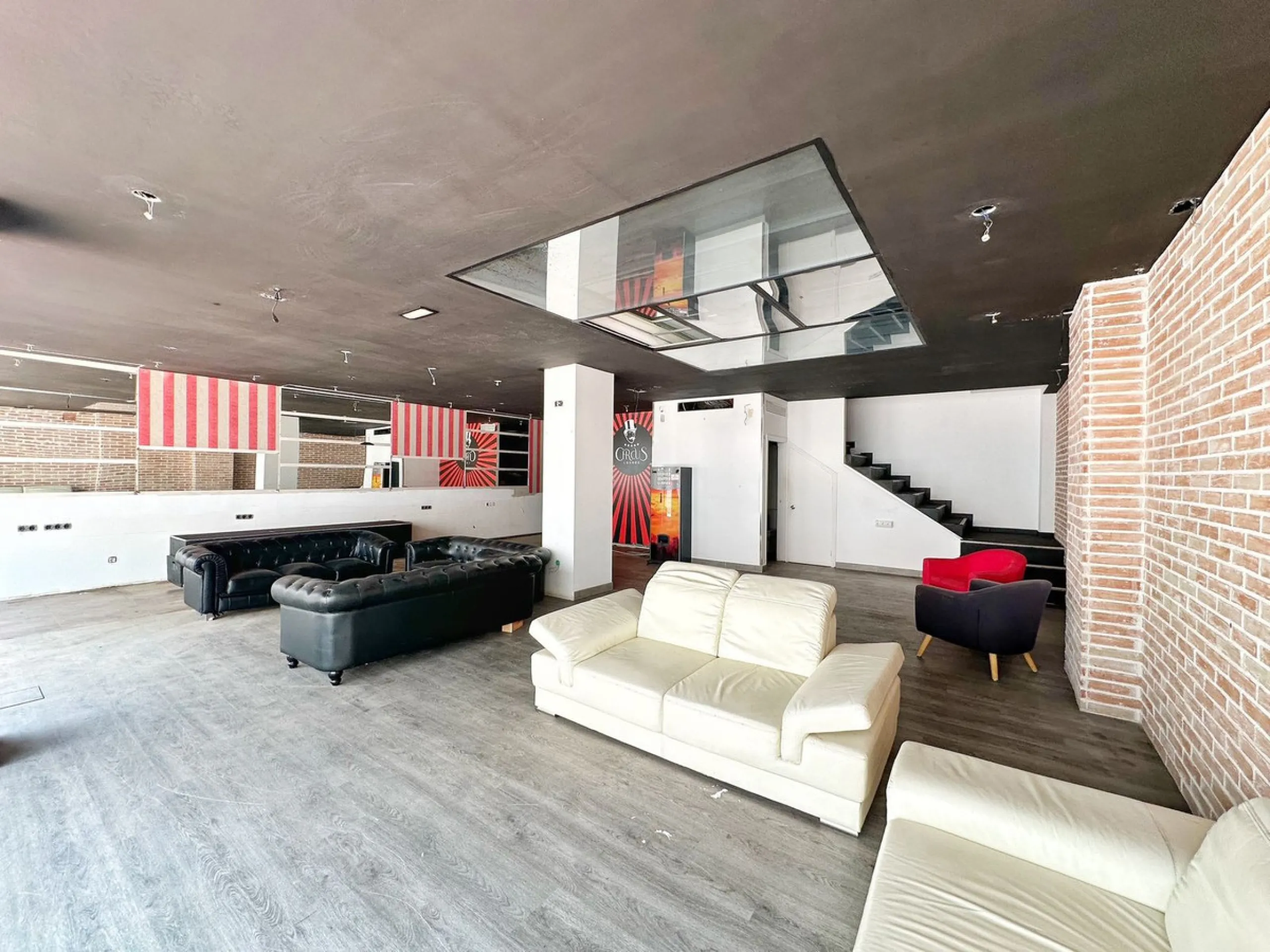 Luxury Commercial Premises for Sale in Puerto Banús, Just 100 Metres from the Sea
