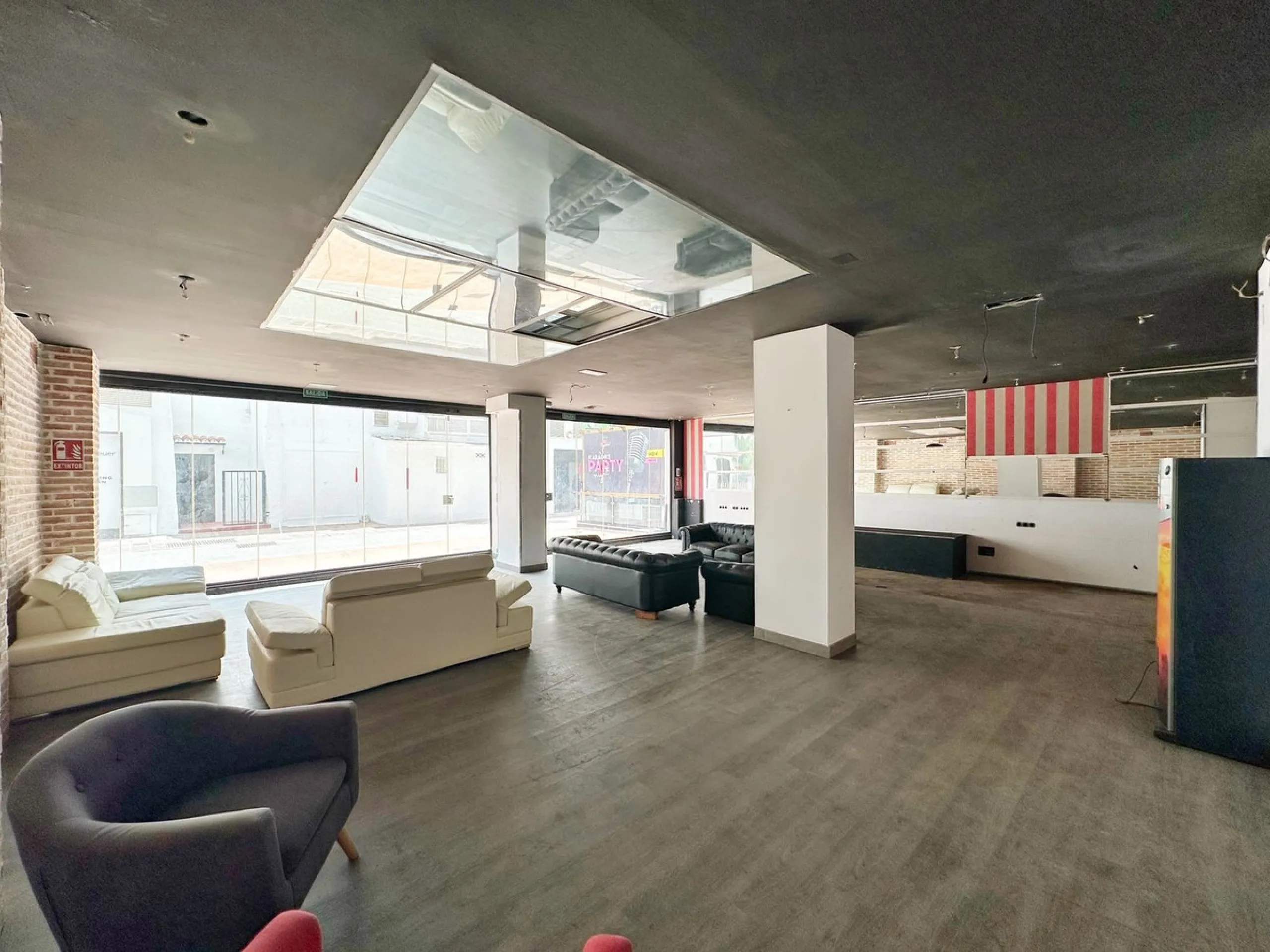 Luxury Commercial Premises for Sale in Puerto Banús, Just 100 Metres from the Sea