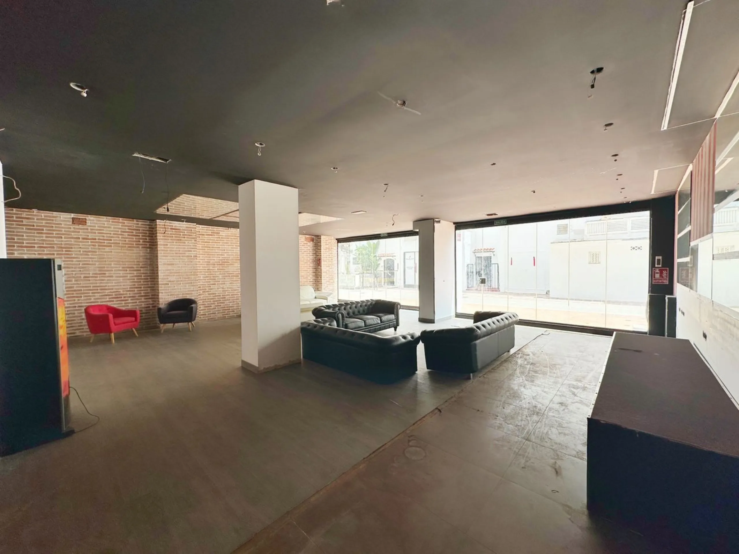 Luxury Commercial Premises for Sale in Puerto Banús, Just 100 Metres from the Sea