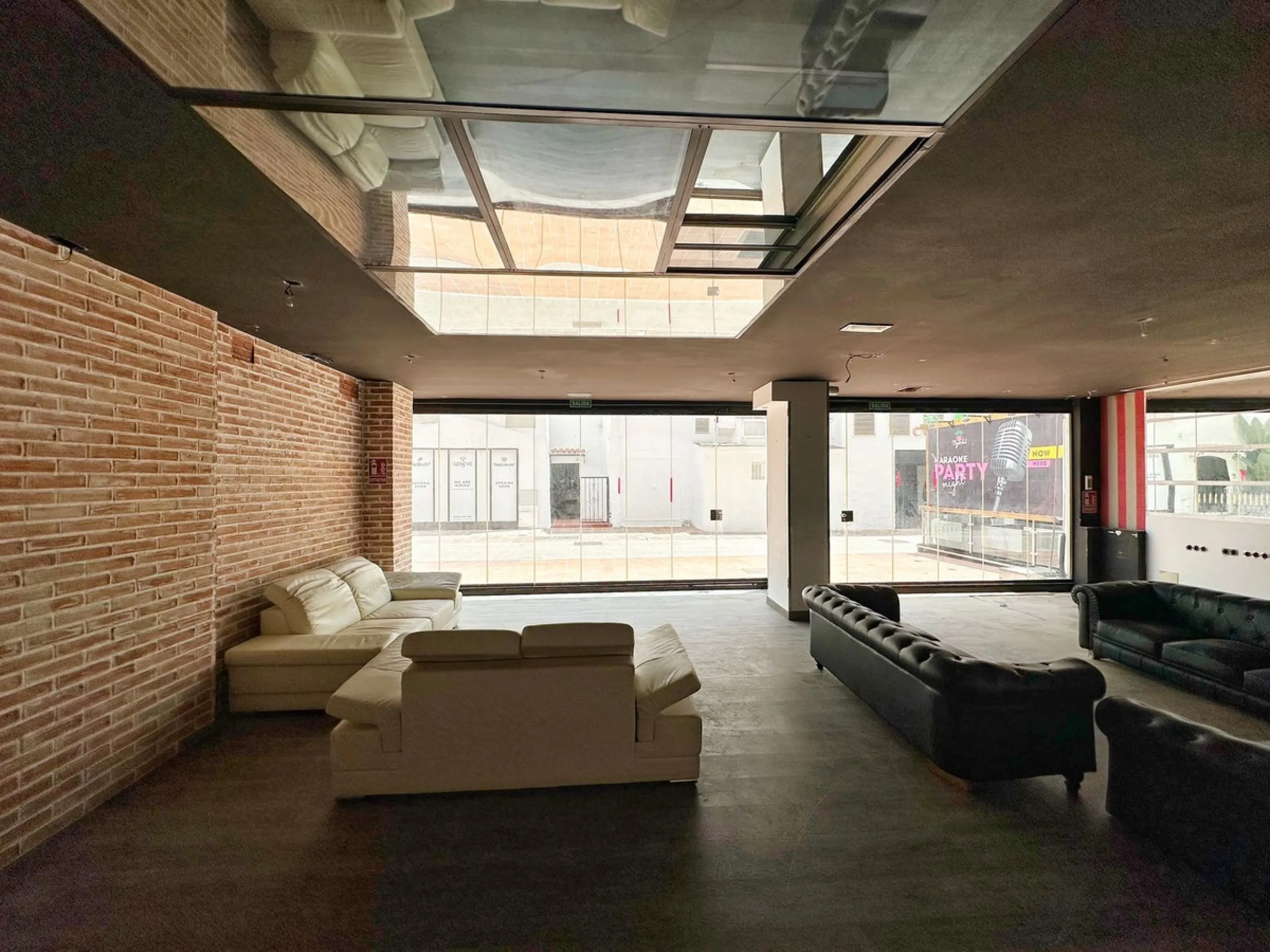 Luxury Commercial Premises for Sale in Puerto Banús, Just 100 Metres from the Sea
