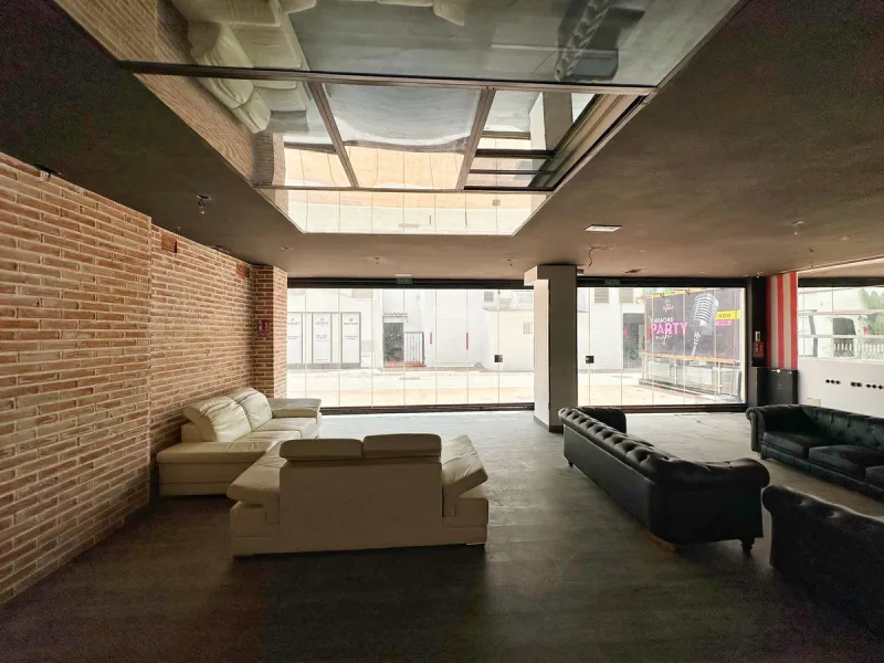 Luxury Commercial Premises for Sale in Puerto Banús, Just 100 Metres from the Sea