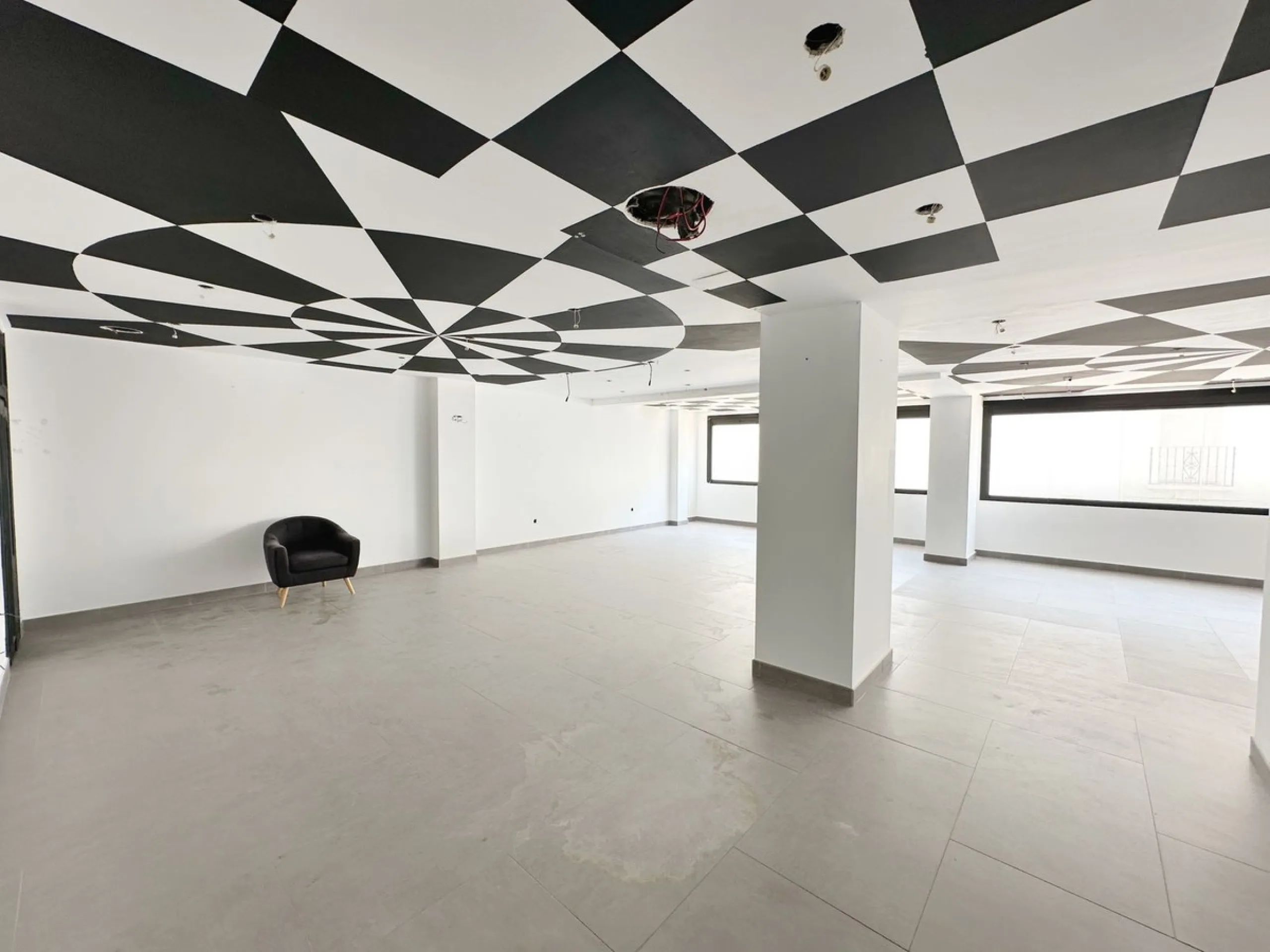 Luxury Commercial Premises for Sale in Puerto Banús, Just 100 Metres from the Sea