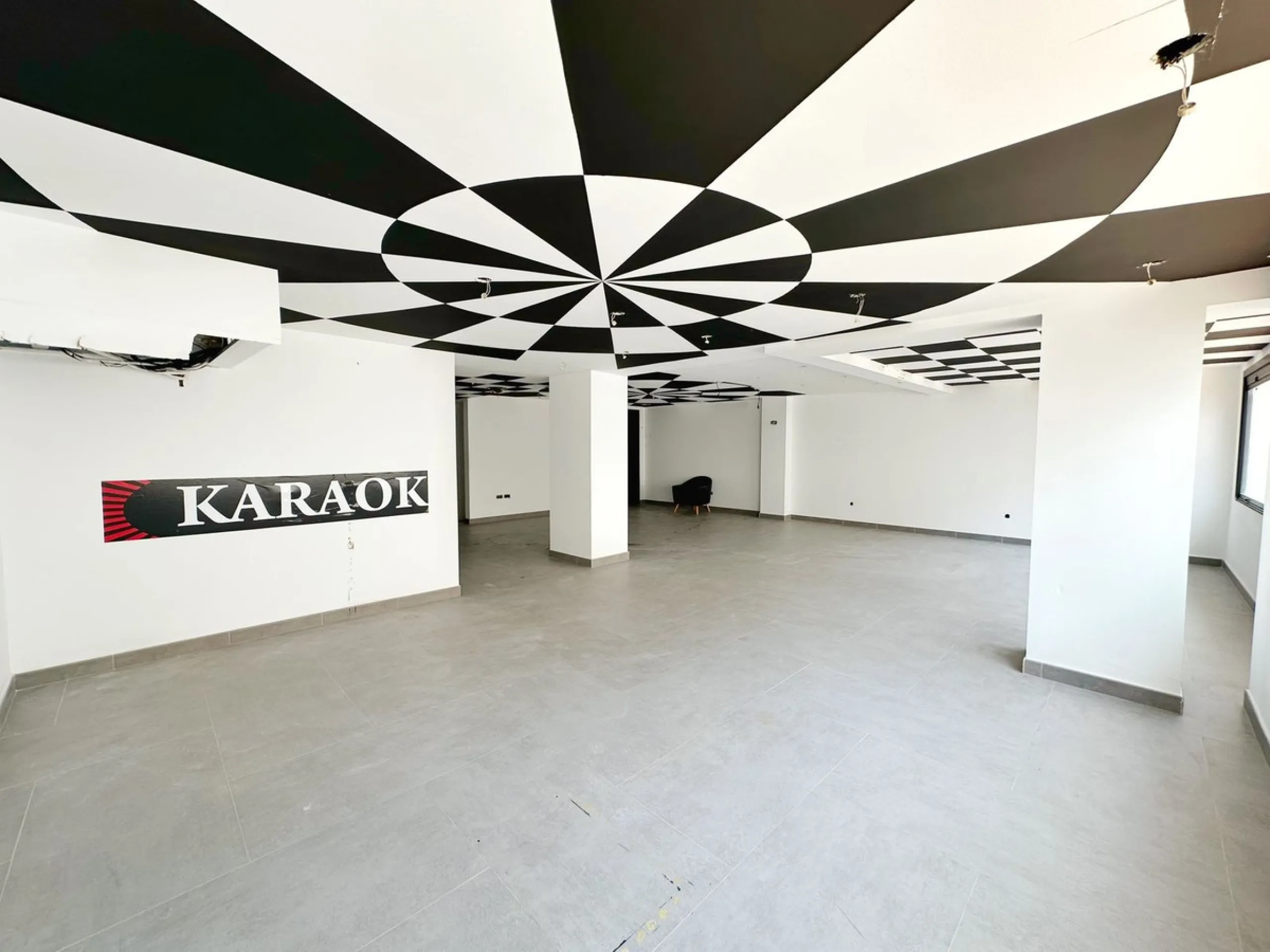 Luxury Commercial Premises for Sale in Puerto Banús, Just 100 Metres from the Sea