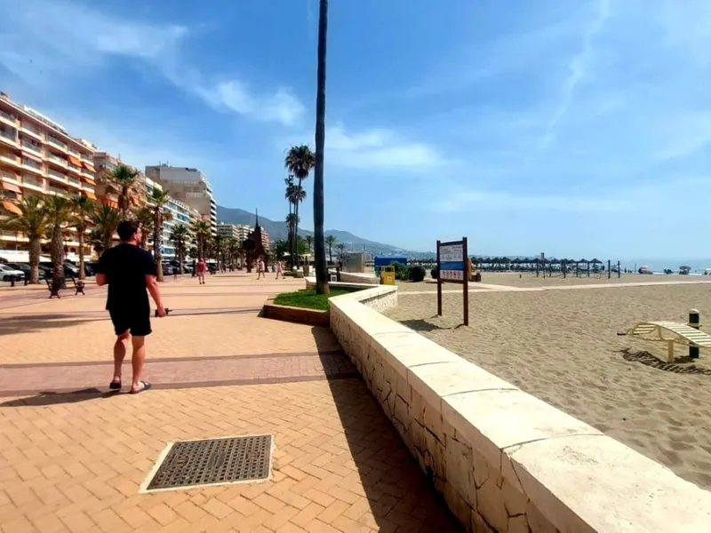 Frontline Beach Commercial Premises – Los Boliches, Fuengirola