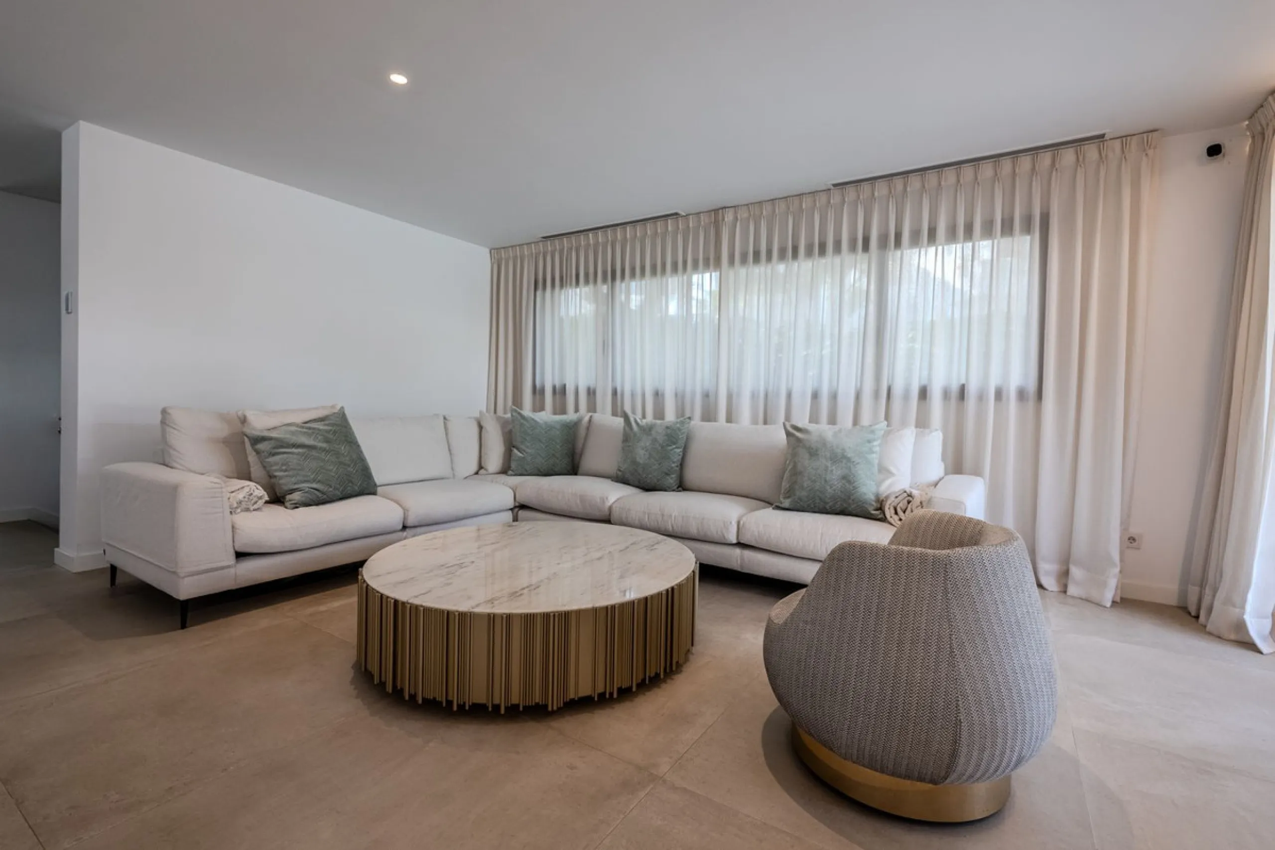 Villa Valois: Contemporary Elegance in the Heart of Puerto Banus