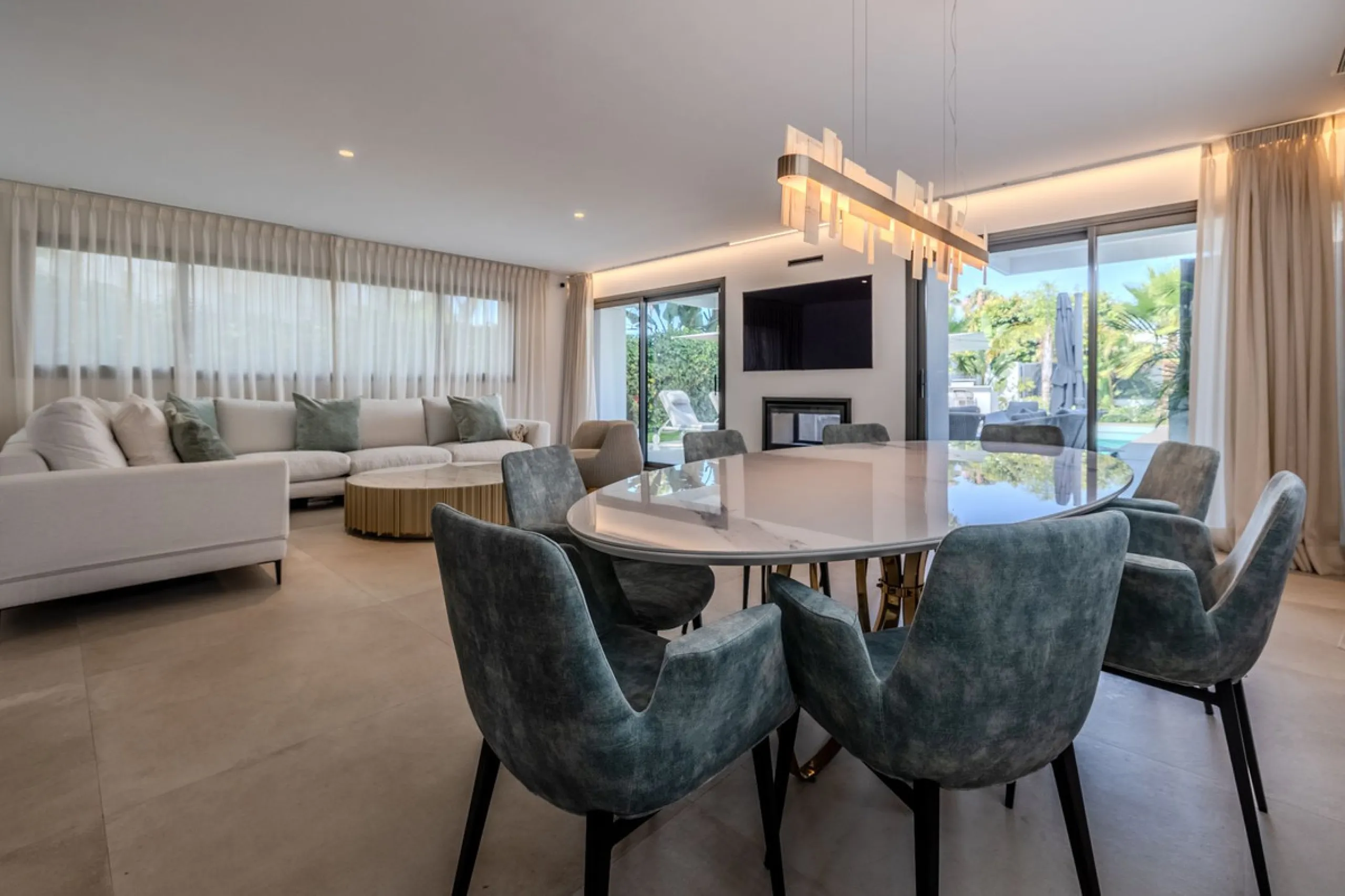 Villa Valois: Contemporary Elegance in the Heart of Puerto Banus