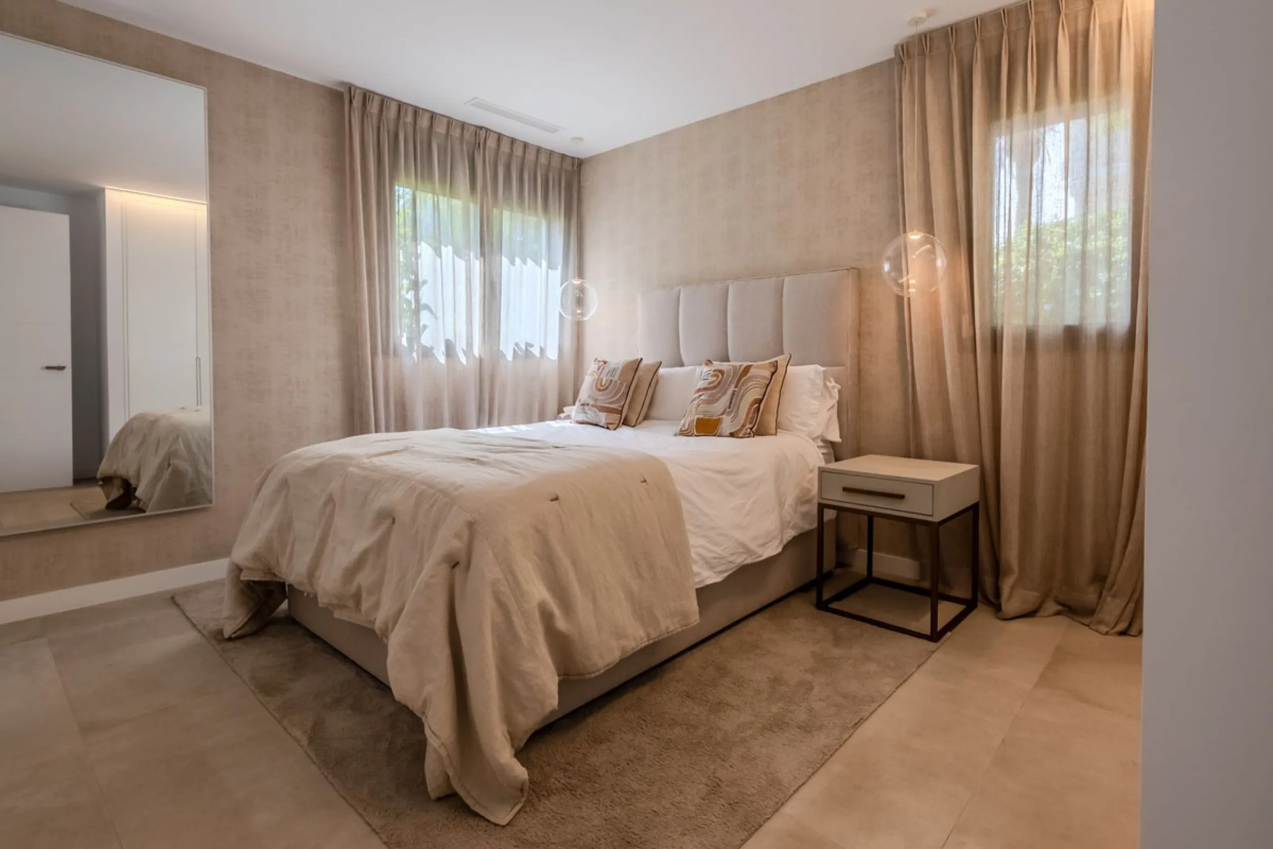 Villa Valois: Contemporary Elegance in the Heart of Puerto Banus
