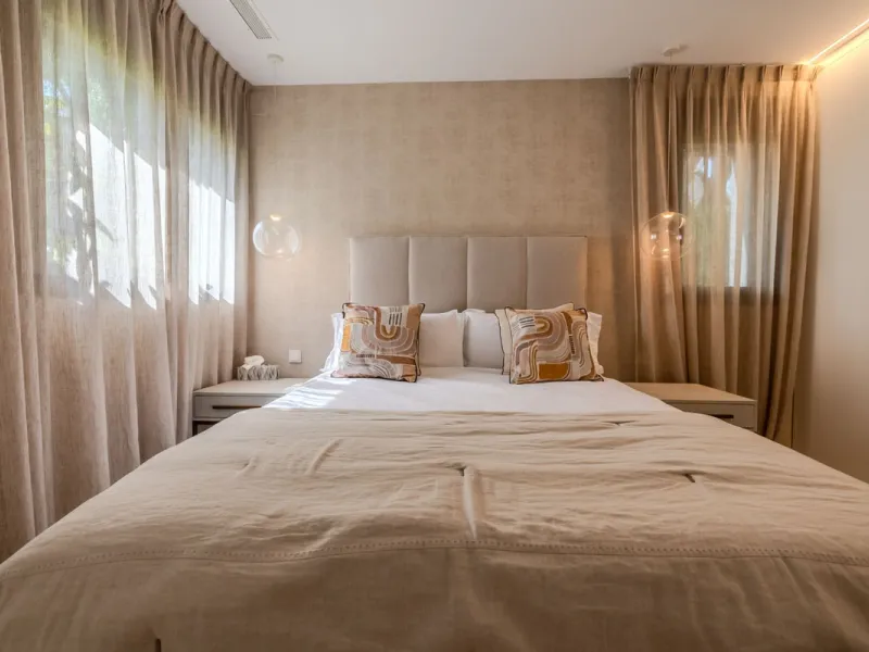 Villa Valois: Contemporary Elegance in the Heart of Puerto Banus