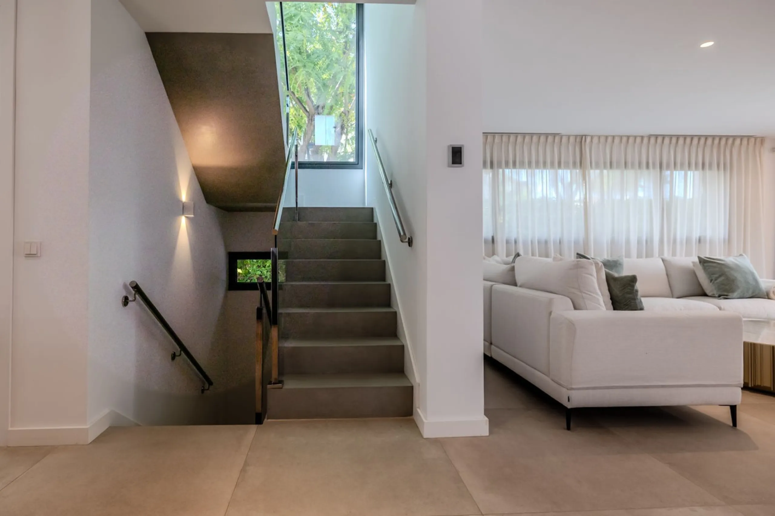 Villa Valois: Contemporary Elegance in the Heart of Puerto Banus