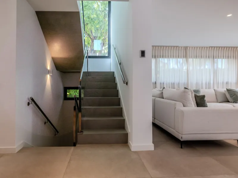 Villa Valois: Contemporary Elegance in the Heart of Puerto Banus