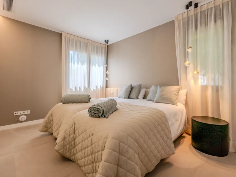 Villa Valois: Contemporary Elegance in the Heart of Puerto Banus