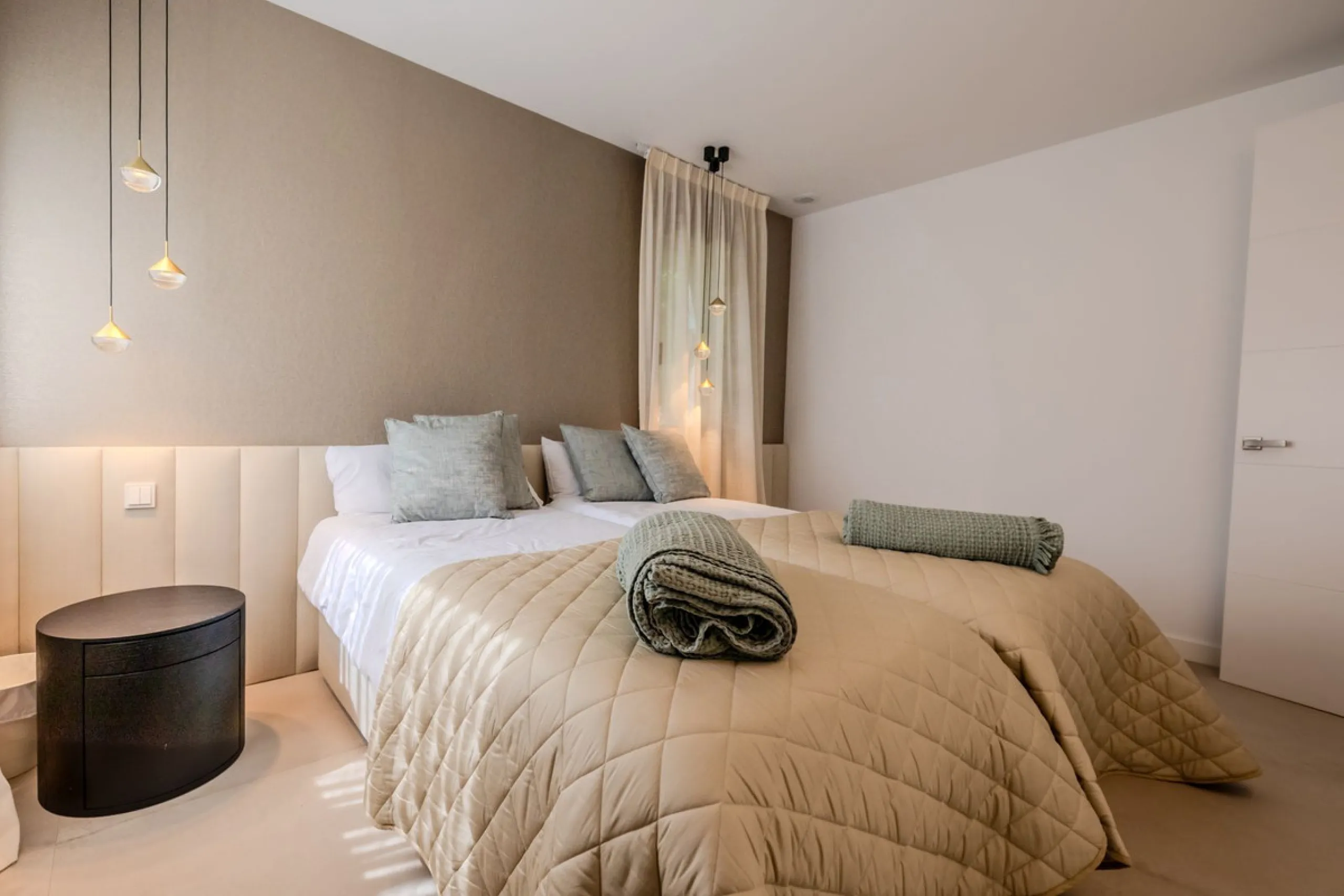 Villa Valois: Contemporary Elegance in the Heart of Puerto Banus
