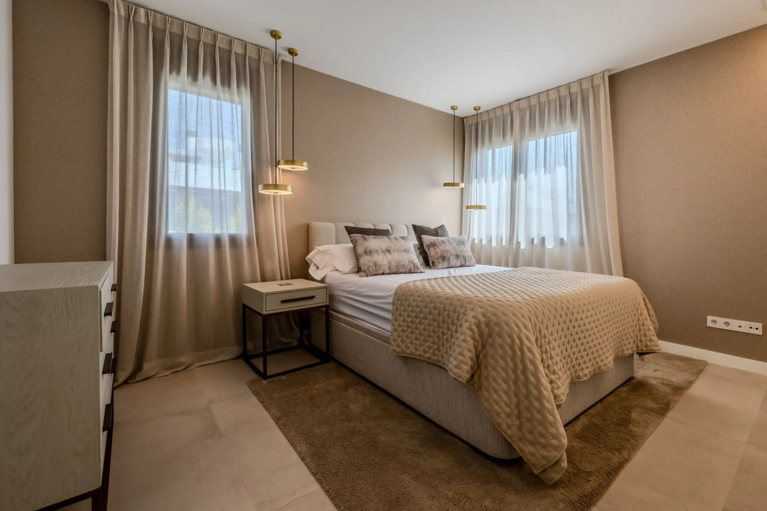 Villa Valois: Contemporary Elegance in the Heart of Puerto Banus