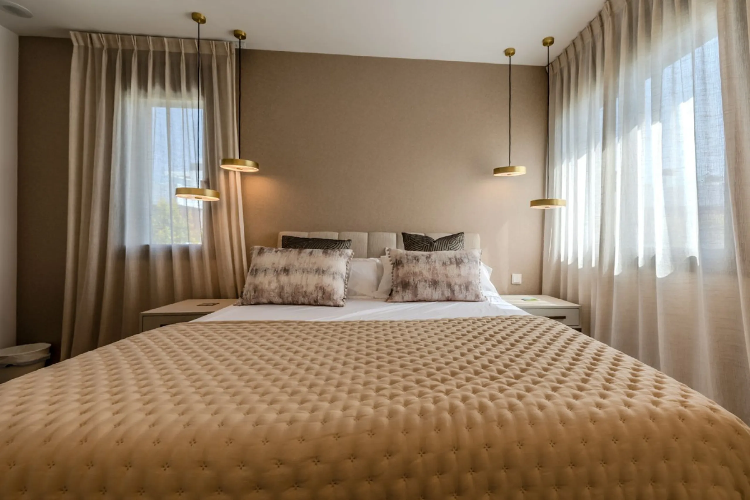 Villa Valois: Contemporary Elegance in the Heart of Puerto Banus