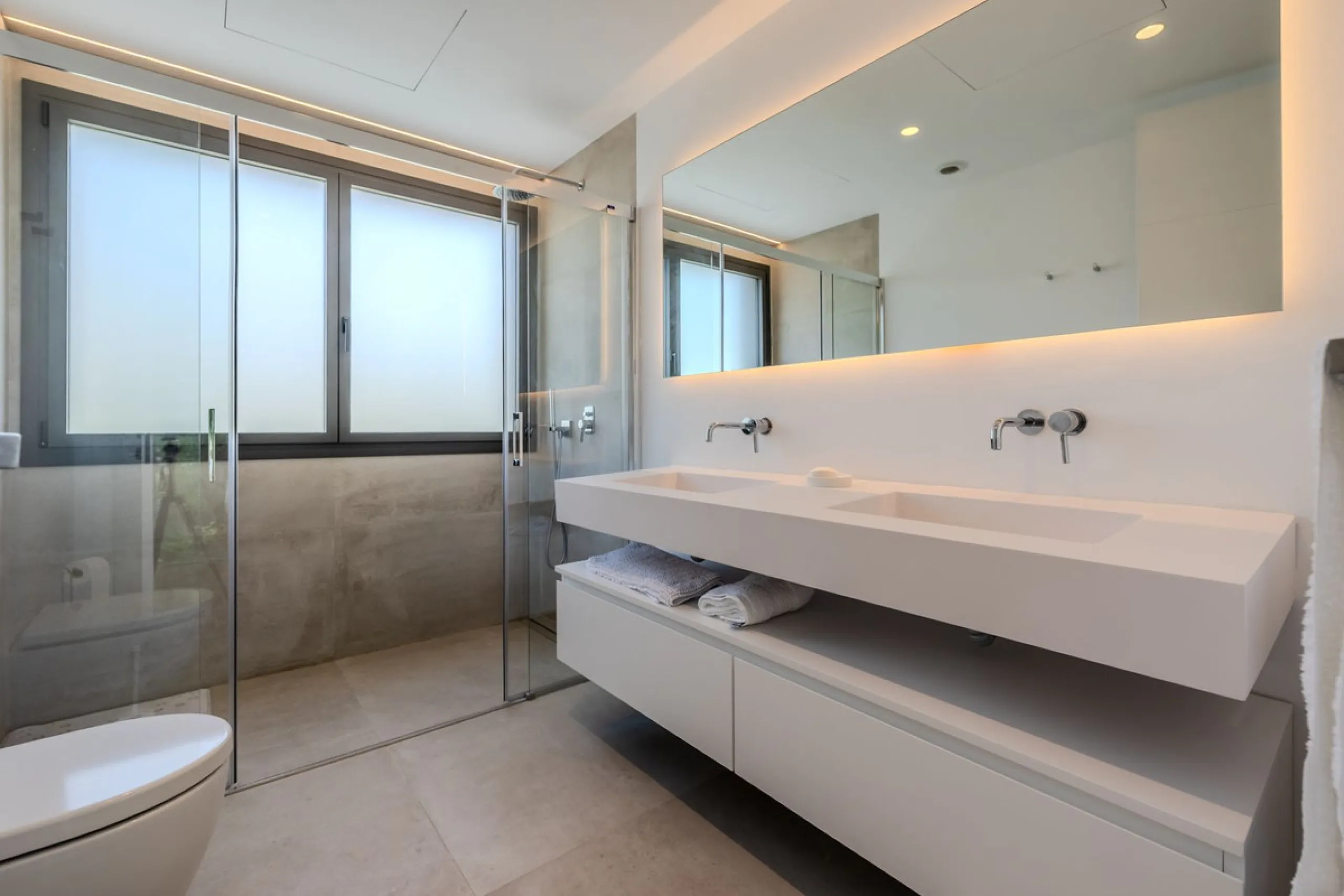 Villa Valois: Contemporary Elegance in the Heart of Puerto Banus