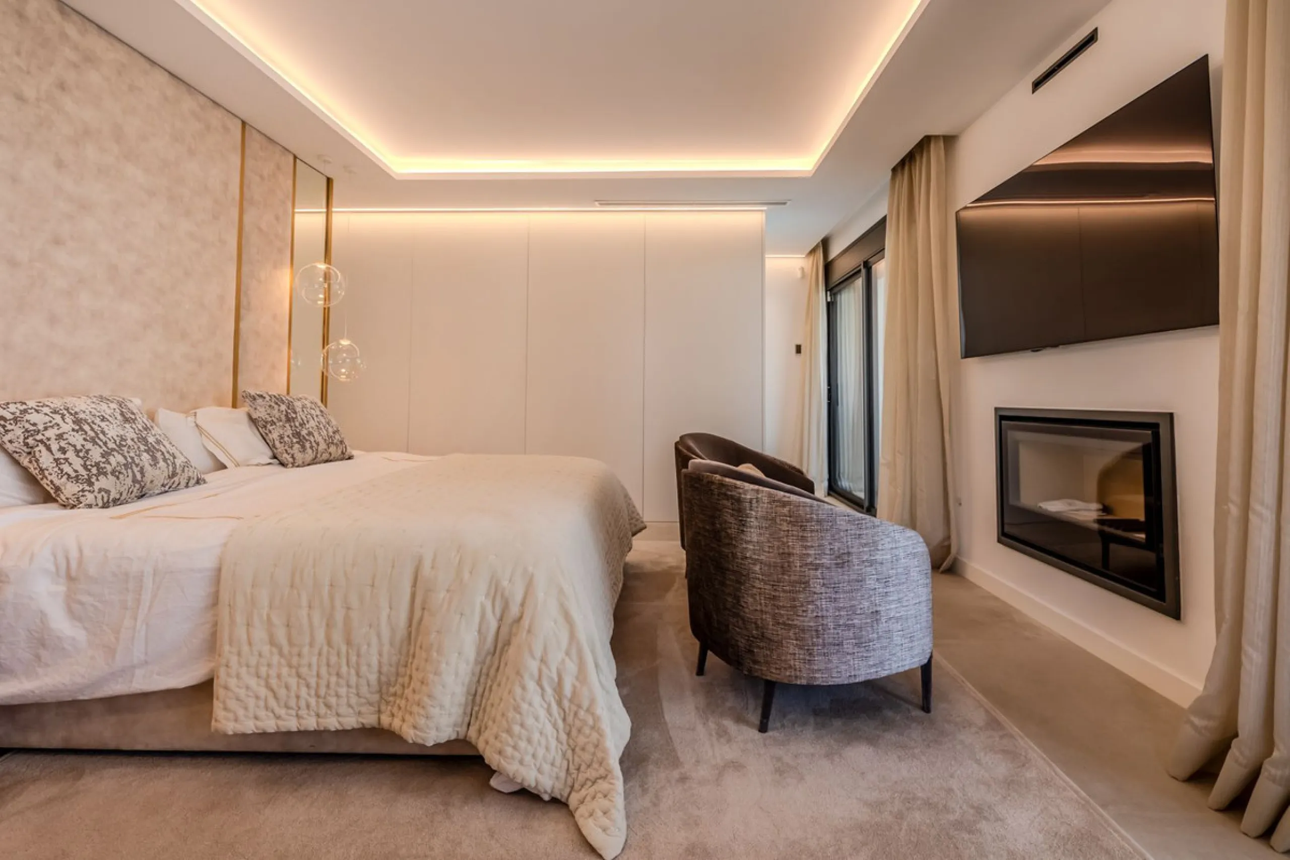 Villa Valois: Contemporary Elegance in the Heart of Puerto Banus