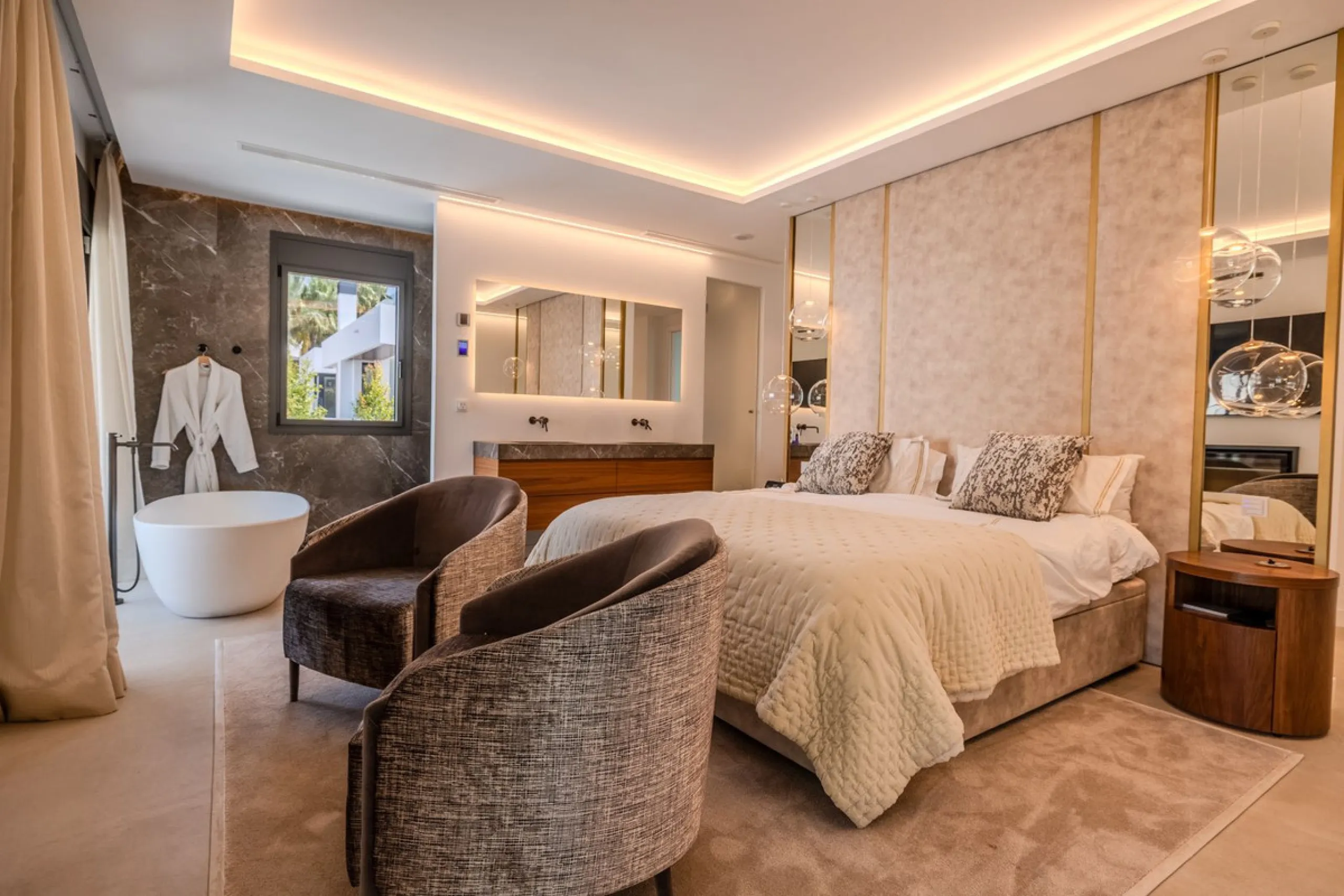 Villa Valois: Contemporary Elegance in the Heart of Puerto Banus