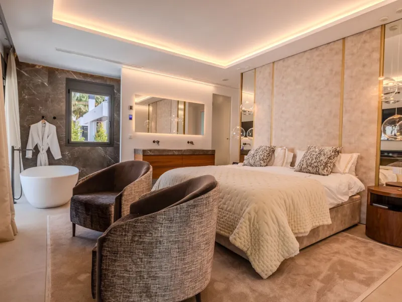 Villa Valois: Contemporary Elegance in the Heart of Puerto Banus