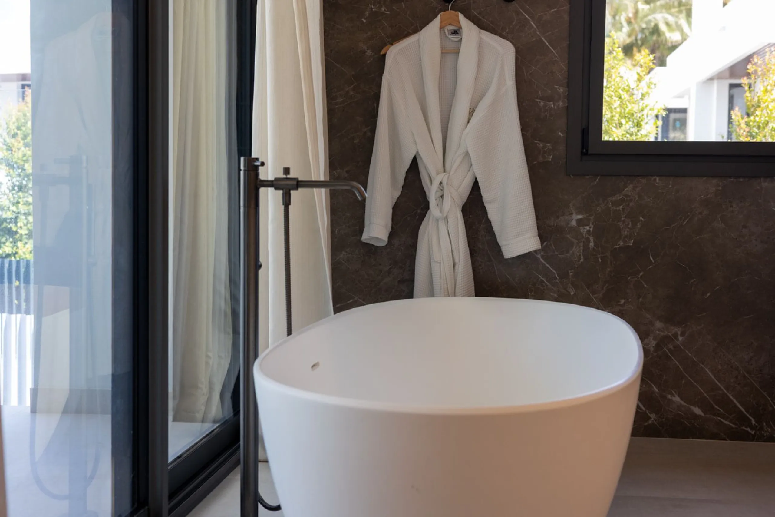 Villa Valois: Contemporary Elegance in the Heart of Puerto Banus