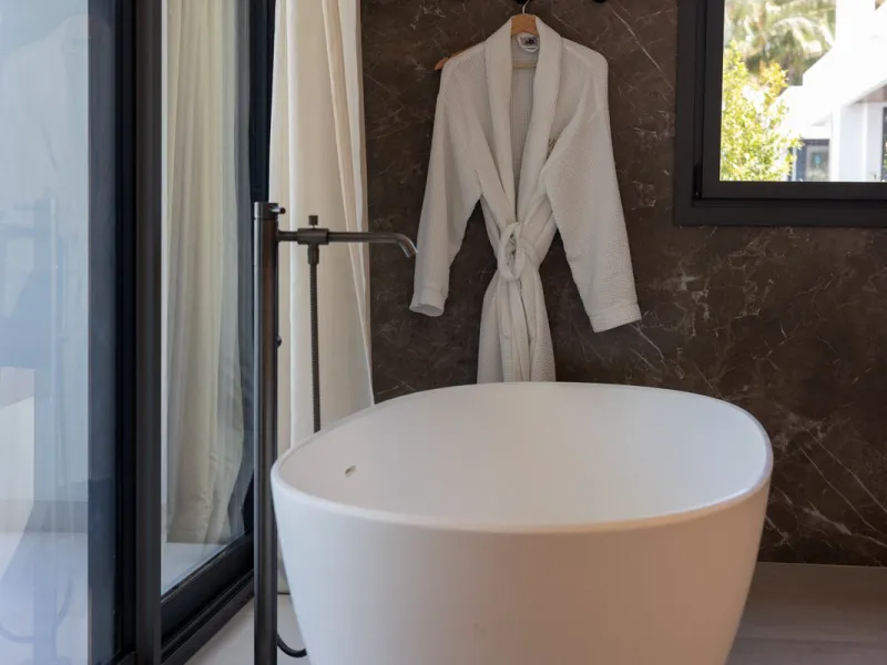 Villa Valois: Contemporary Elegance in the Heart of Puerto Banus