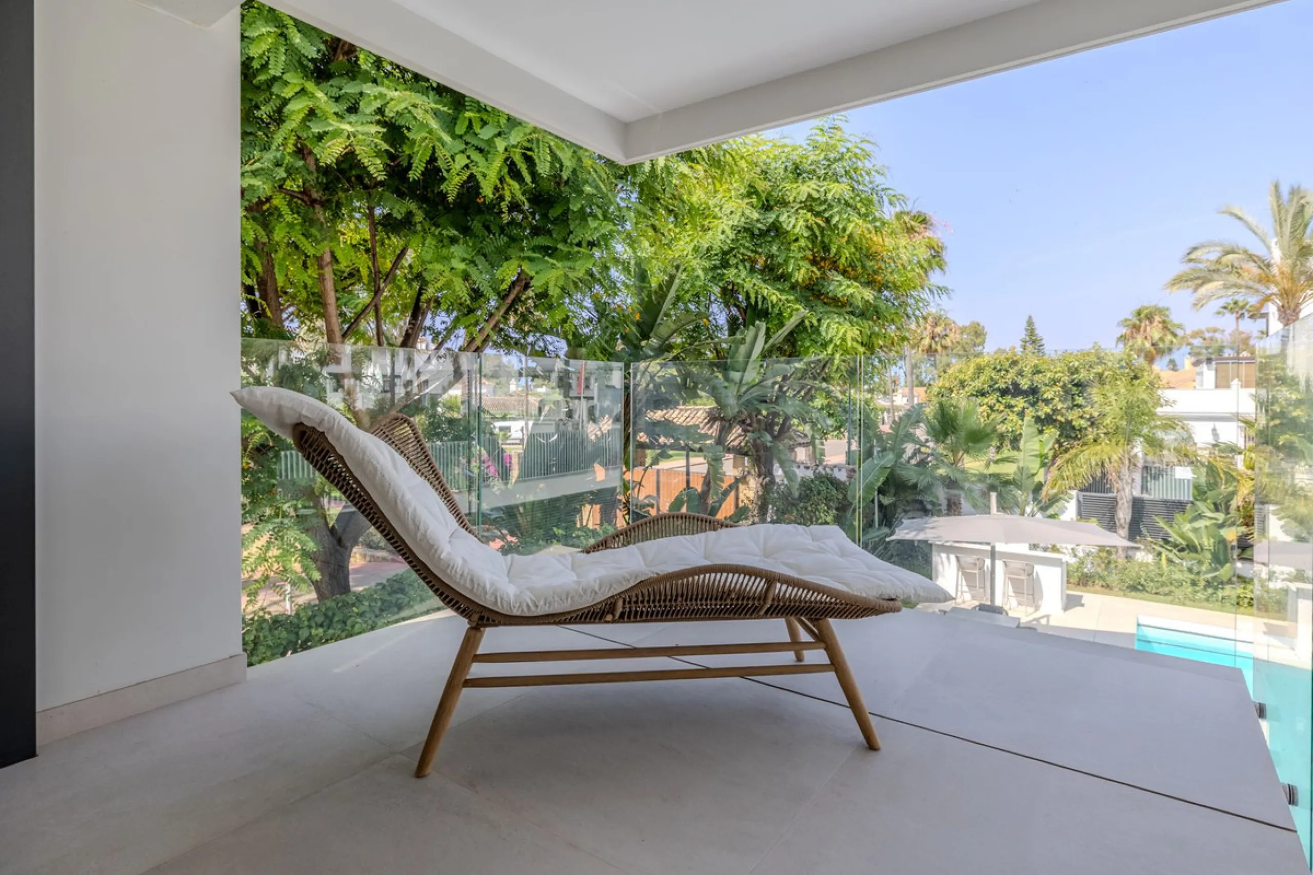 Villa Valois: Contemporary Elegance in the Heart of Puerto Banus