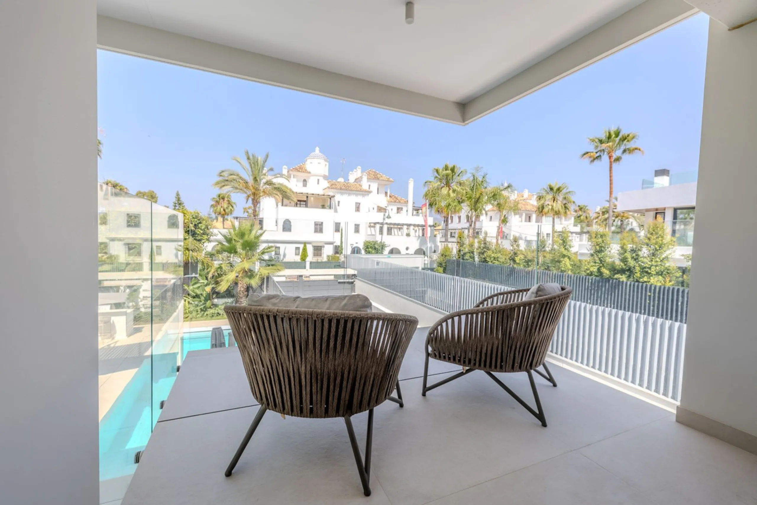 Villa Valois: Contemporary Elegance in the Heart of Puerto Banus