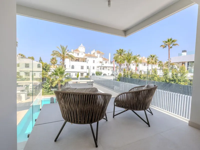 Villa Valois: Contemporary Elegance in the Heart of Puerto Banus