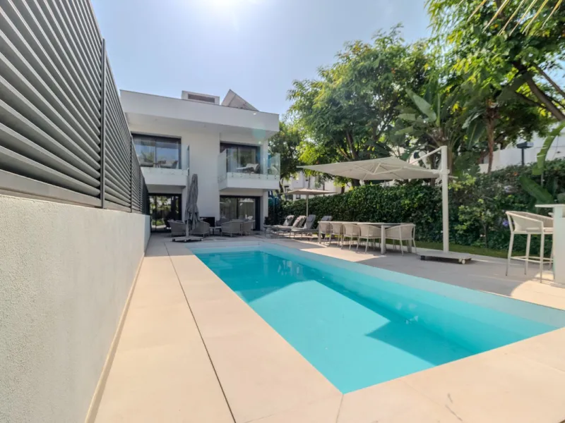Villa Valois: Contemporary Elegance in the Heart of Puerto Banus