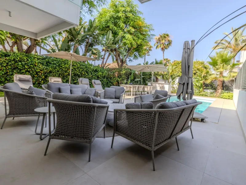 Villa Valois: Contemporary Elegance in the Heart of Puerto Banus