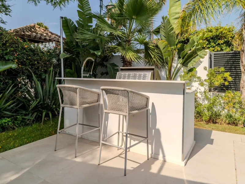 Villa Valois: Contemporary Elegance in the Heart of Puerto Banus